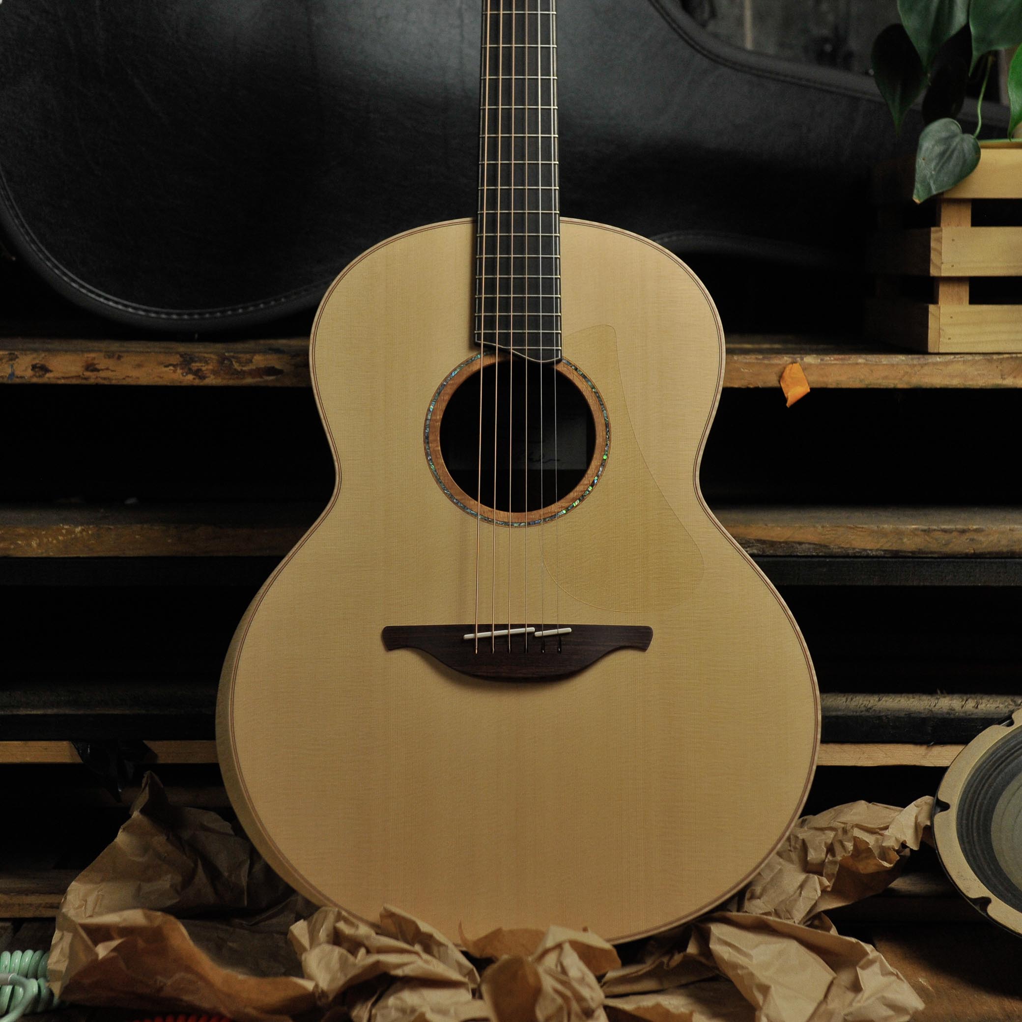 Lowden F-50 CO/SS Mastergrade Cocobola & Sitka Spruce w/Soundbox Bevel