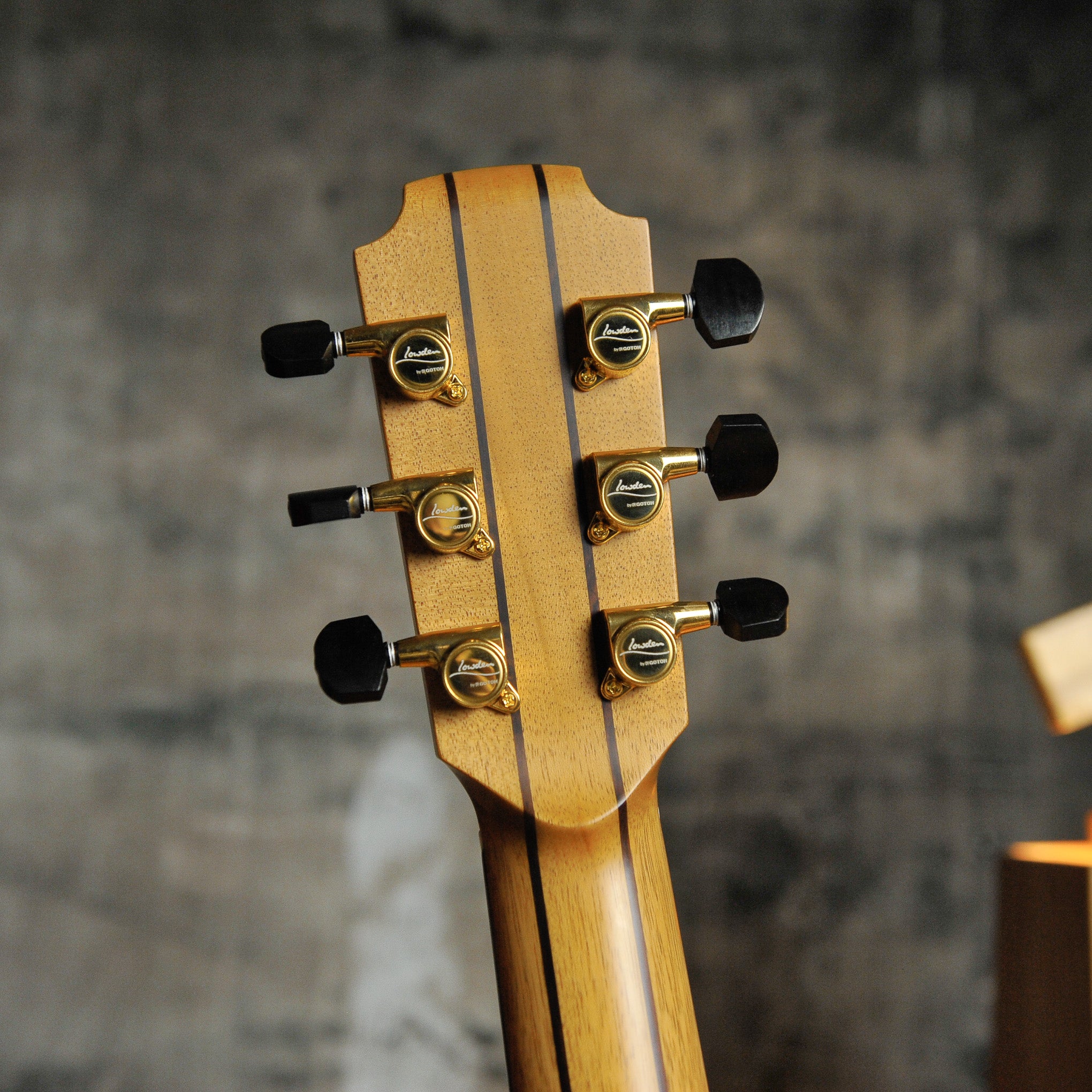 Lowden O-25C Indian Rosewood & Cedar w/Cutaway
