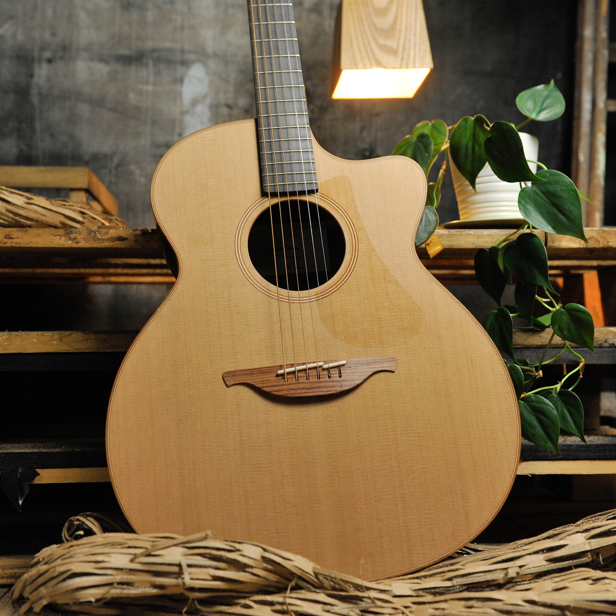 Lowden O-25C Indian Rosewood & Cedar w/Cutaway