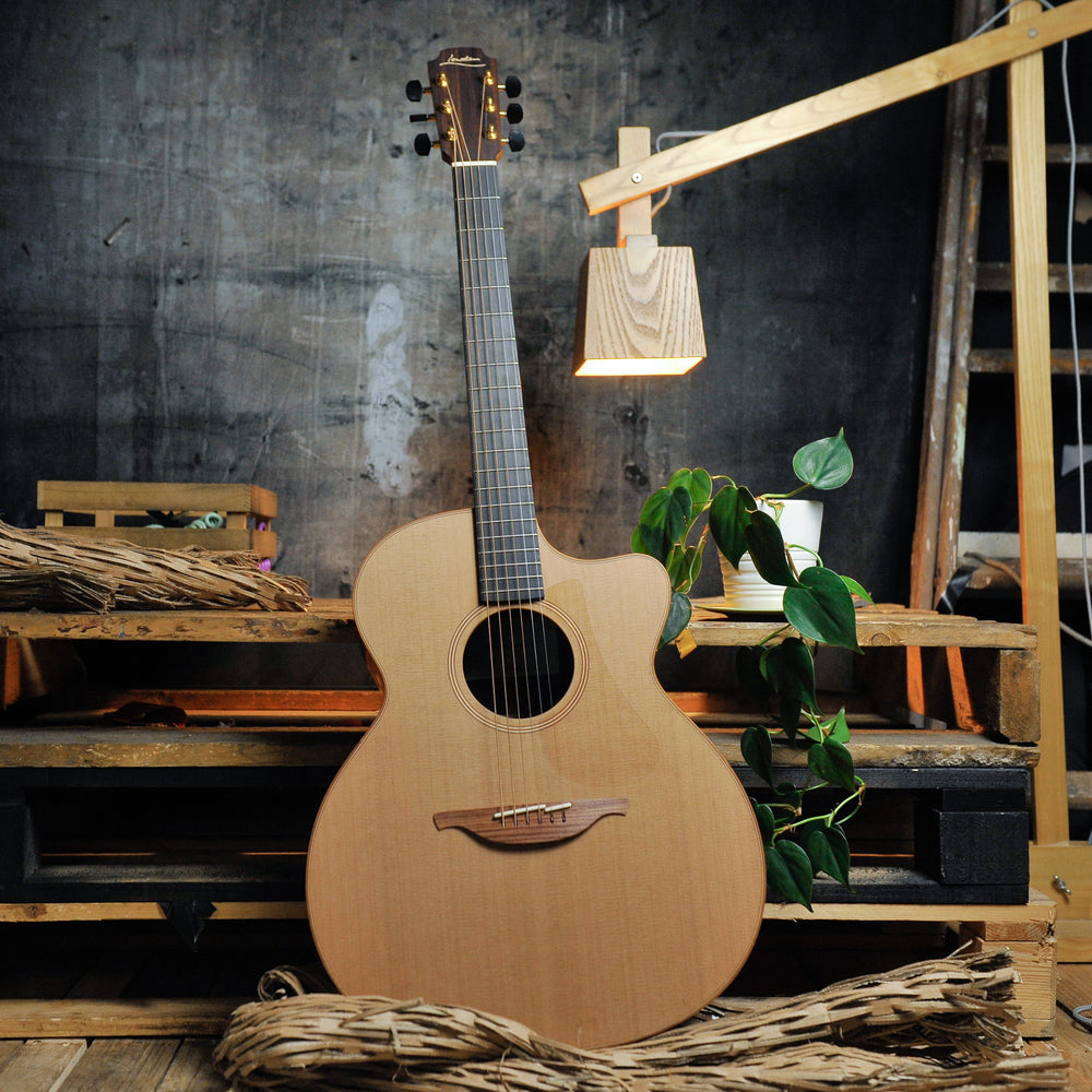 Lowden O-25C Indian Rosewood & Cedar w/Cutaway
