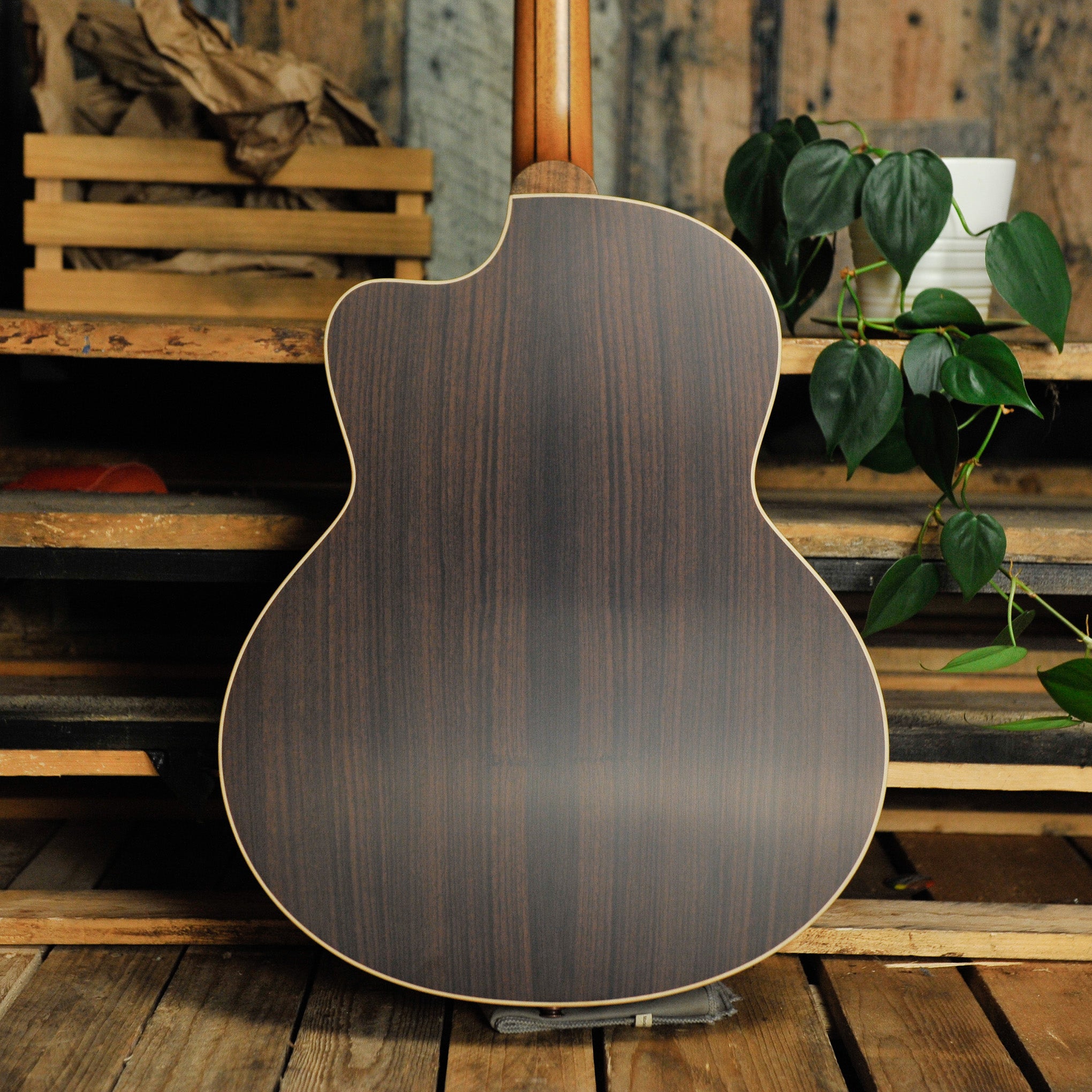 Lowden 32SE Stage Edition Indian Rosewood & Spruce w/Cutaway