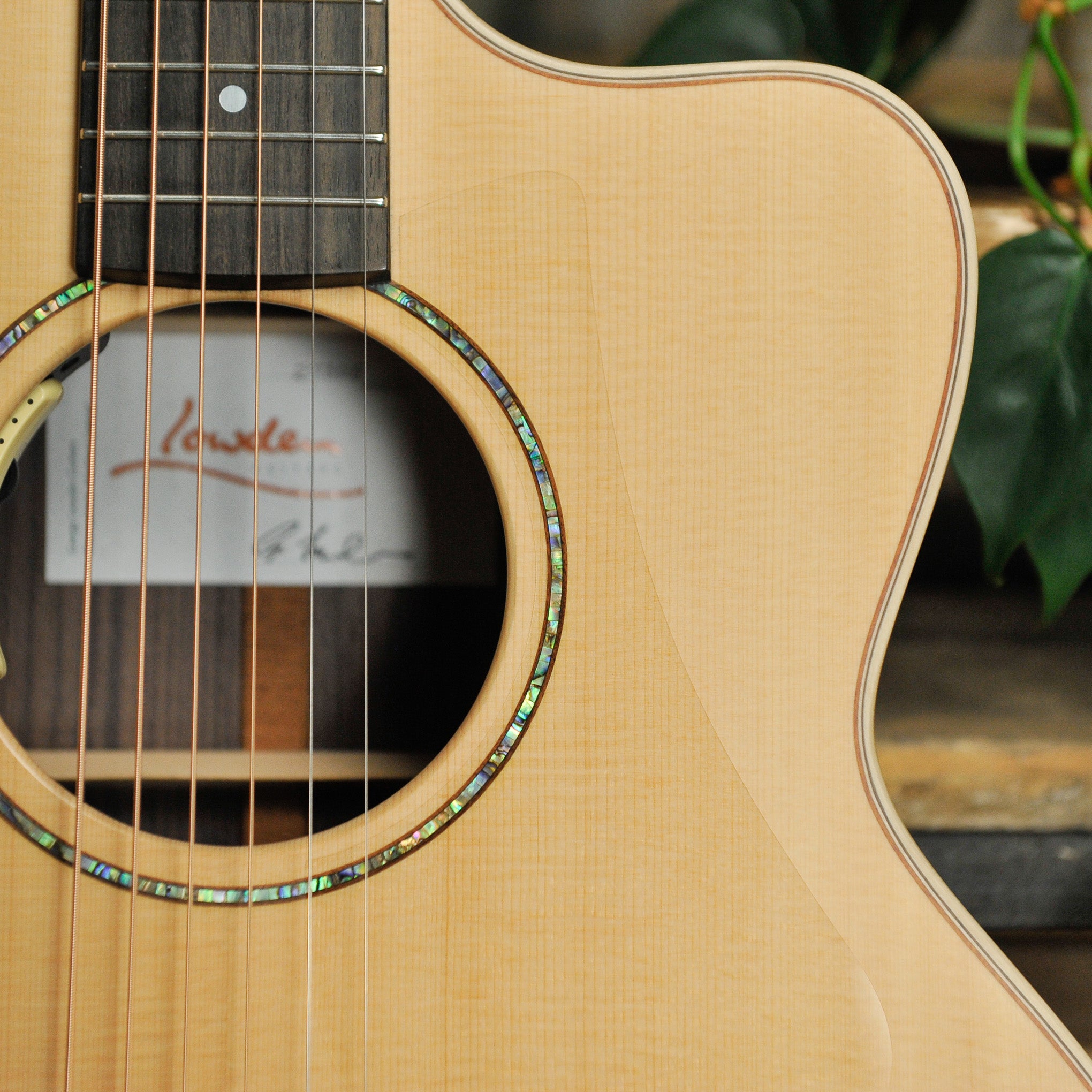 Lowden 32SE Stage Edition Indian Rosewood & Spruce w/Cutaway