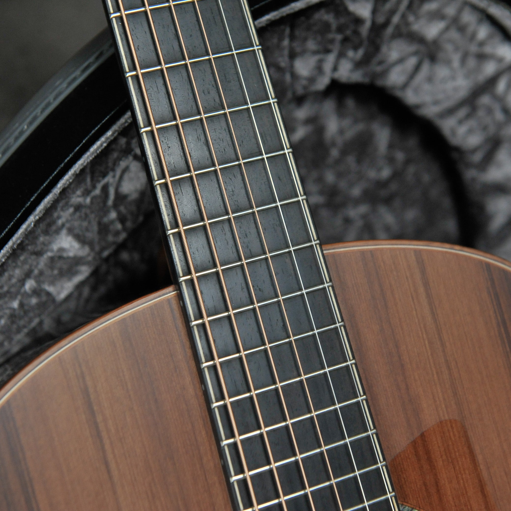 Lowden F50 ABLK/SRW Sinker Redwood/African Blackwood Bevel