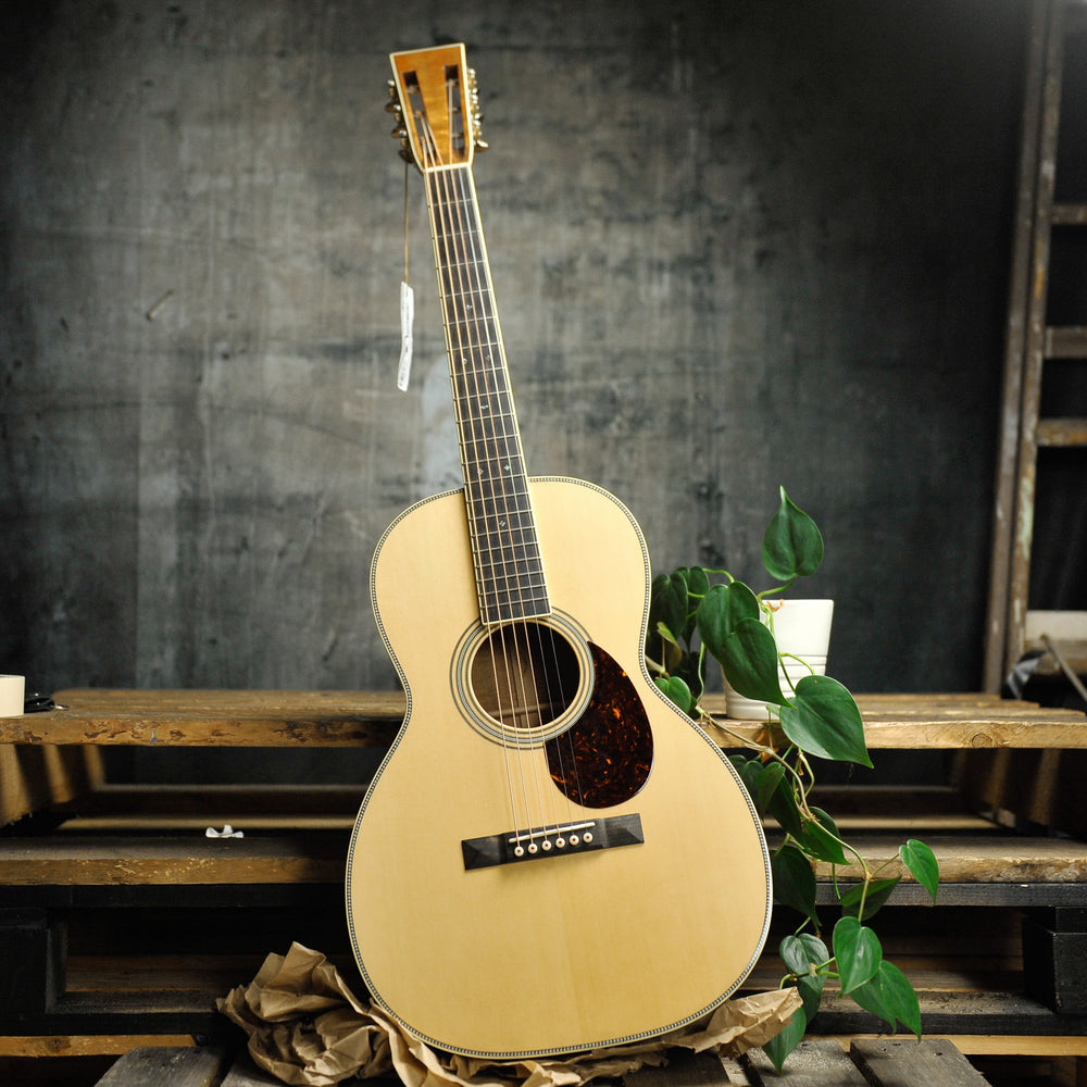 Martin Custom Shop 00-12 Deep Body Koa Acoustic Guitar