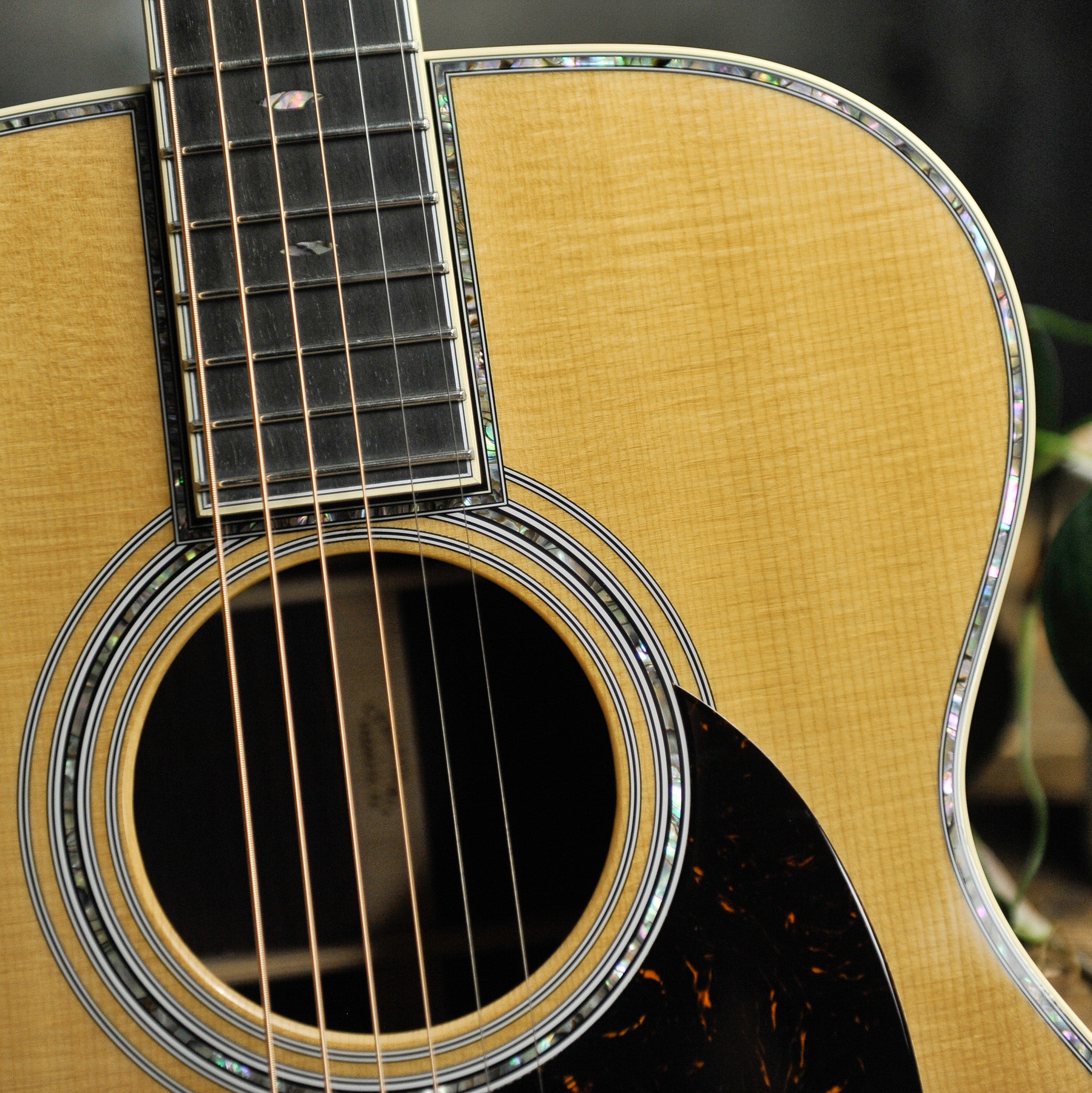 Martin OM42: Standard Series Auditorium Acoustic Guitar