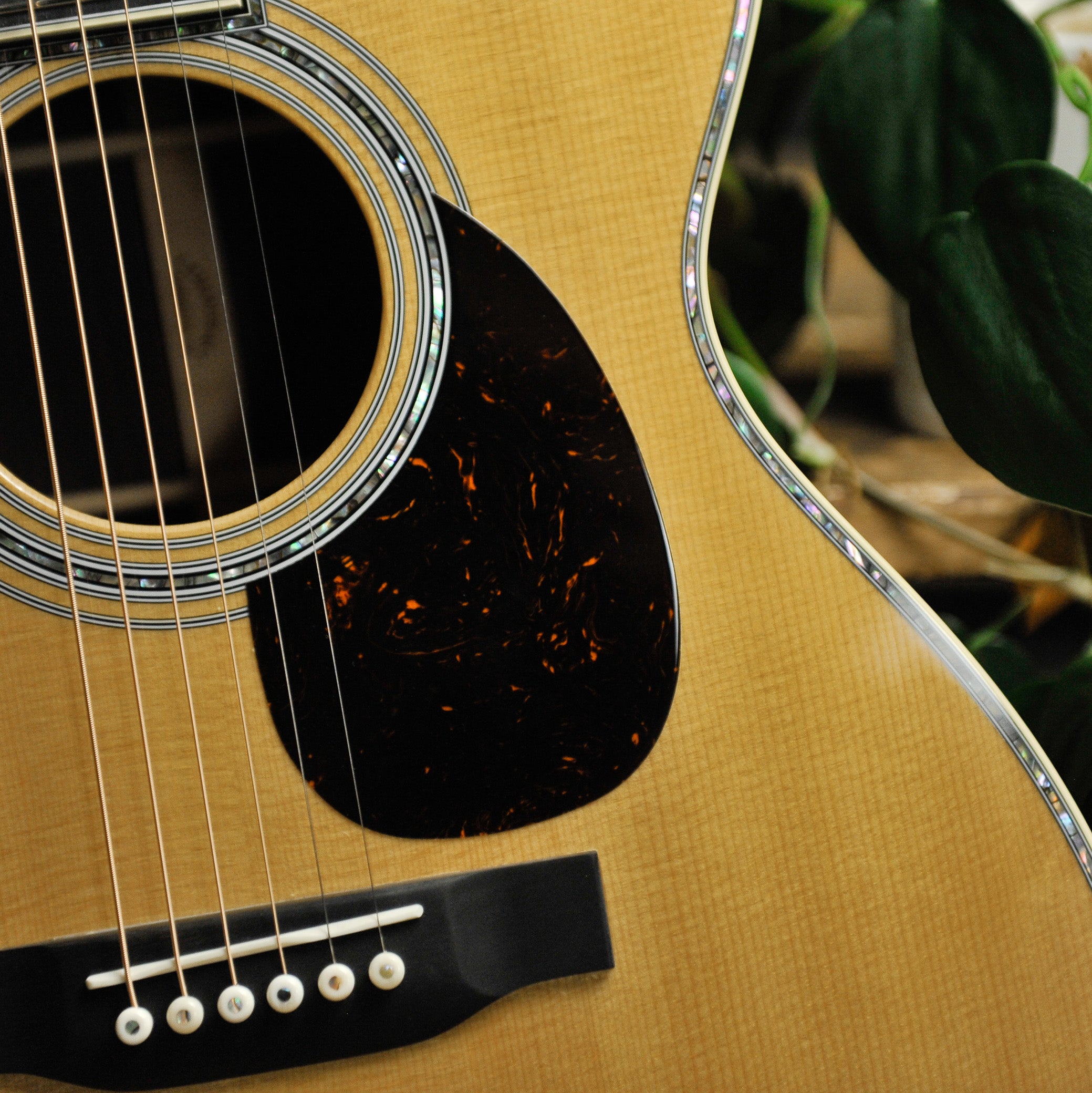 Martin OM42: Standard Series Auditorium Acoustic Guitar