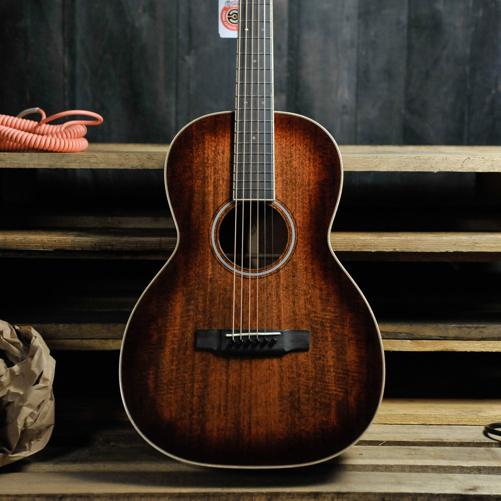 Martin Custom Shop 00-12 Flamed Mahogany