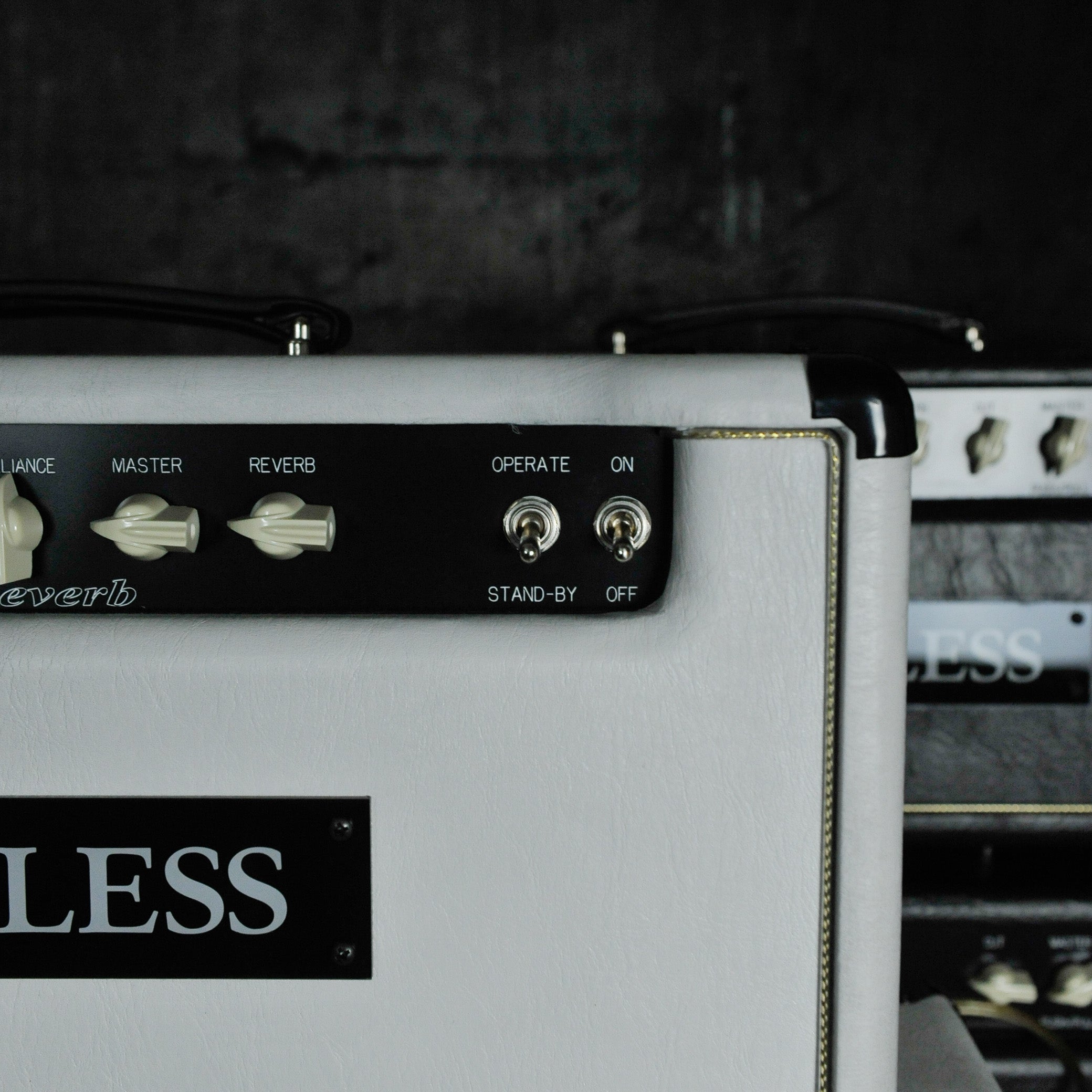 Matchless Clubman 35W Reverb with ESD212 Cab Custom White/Gold