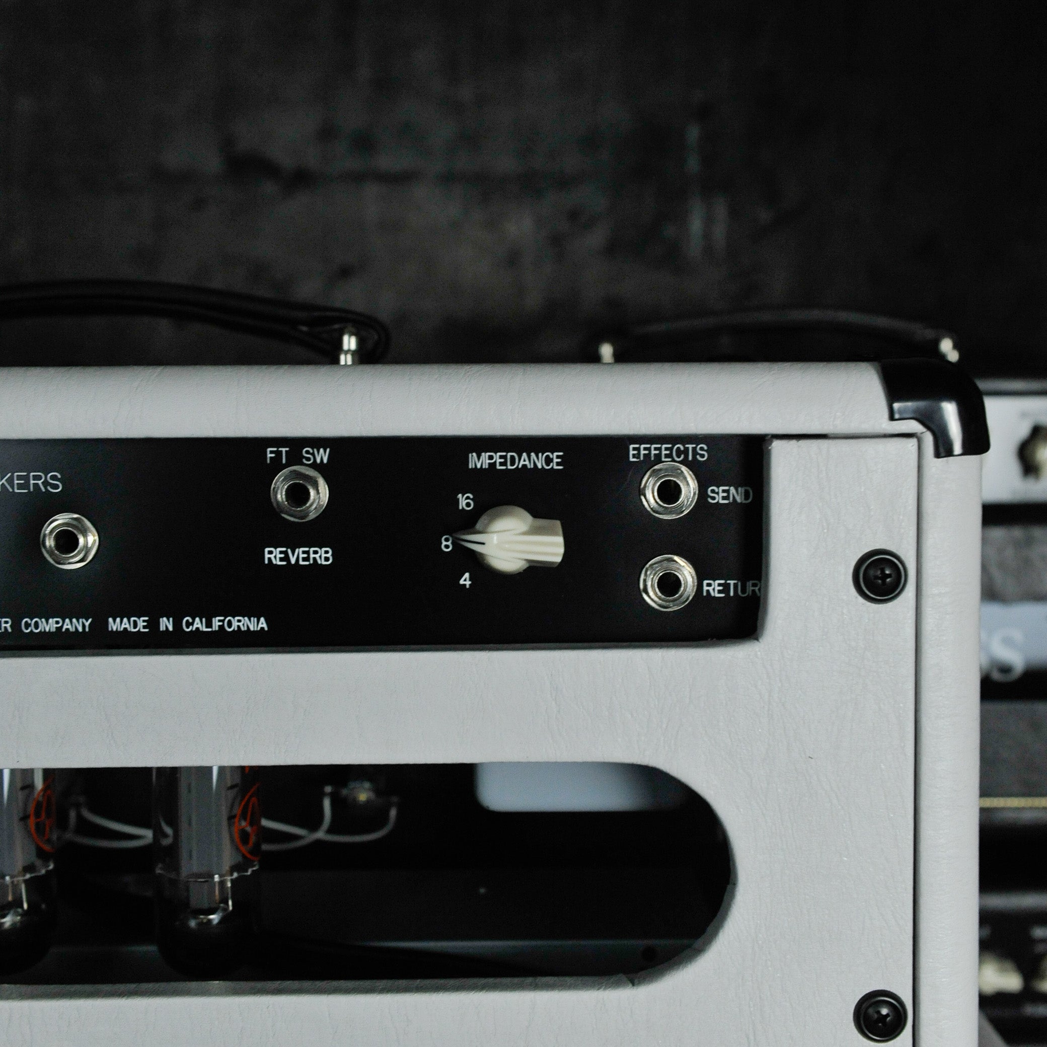 Matchless Clubman 35W Reverb with ESD212 Cab Custom White/Gold