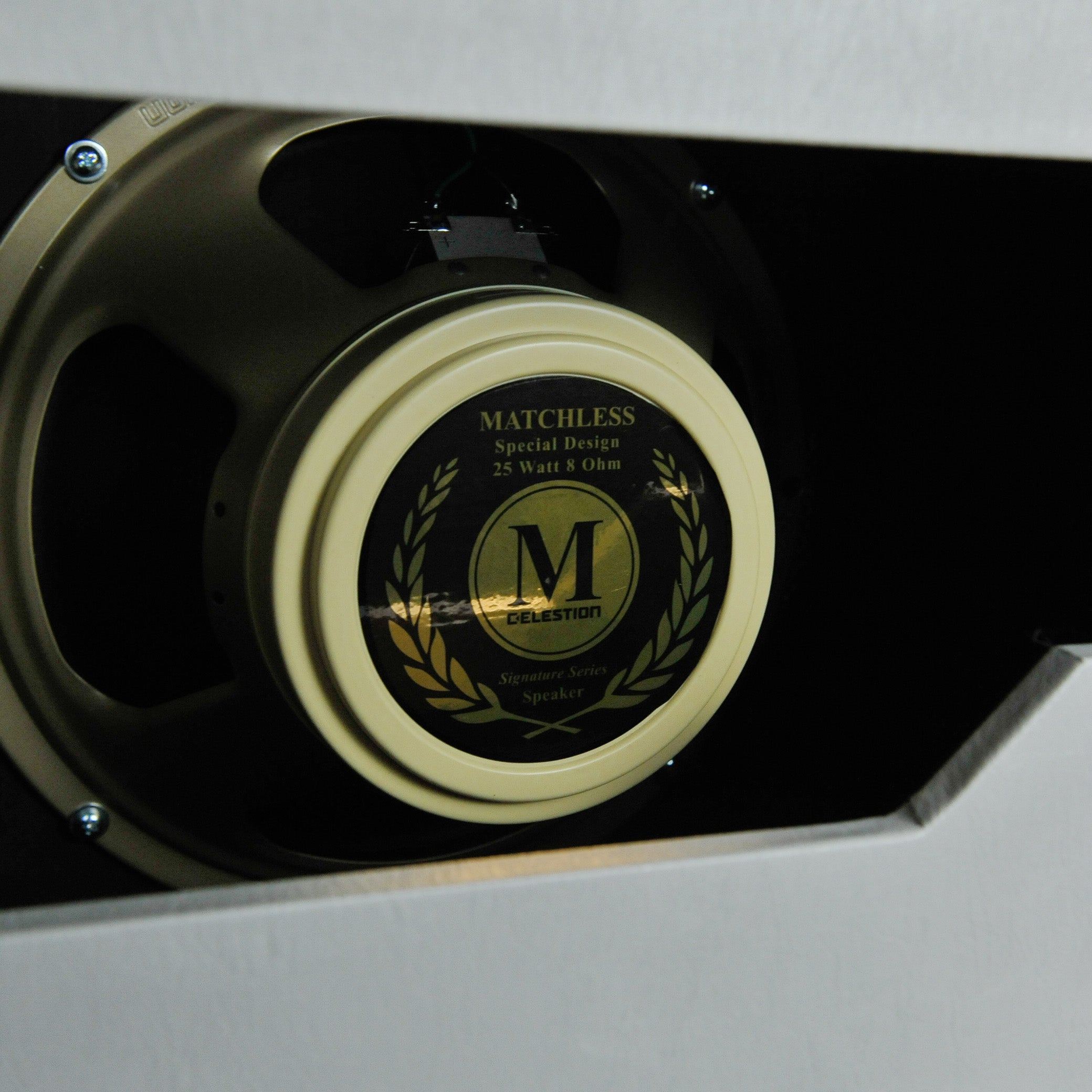 Matchless Clubman 35W Reverb with ESD212 Cab Custom White/Gold
