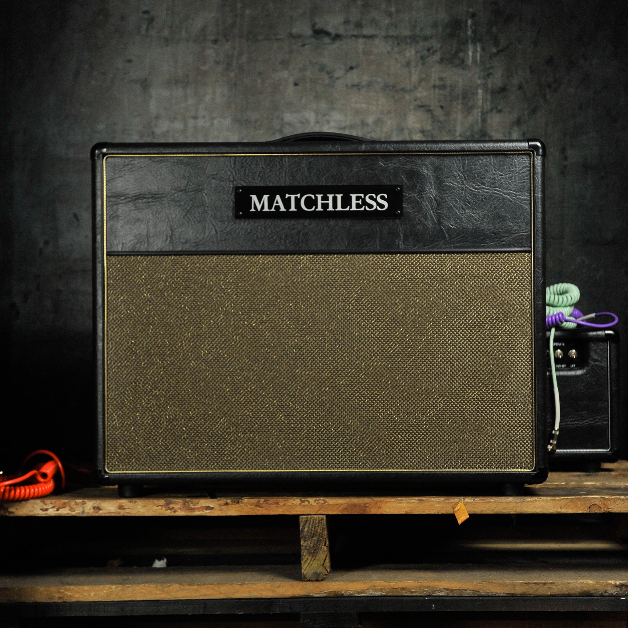 Matchless ESD-212 Speaker Cabinet Black/Gold