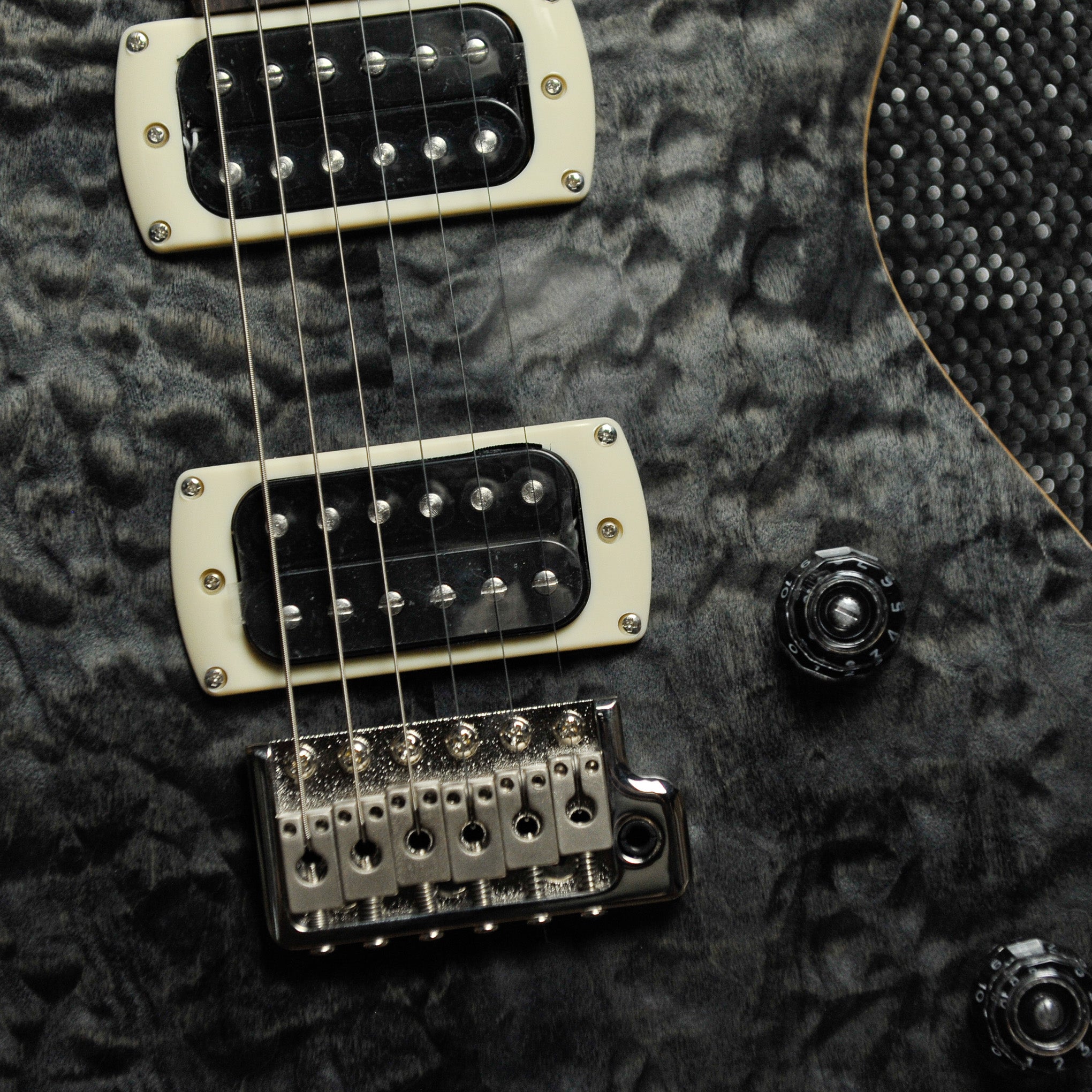 PRS SE CE24 Quilt Top Charcoal Top, Dog Hair Swamp Ash Back w/Bag
