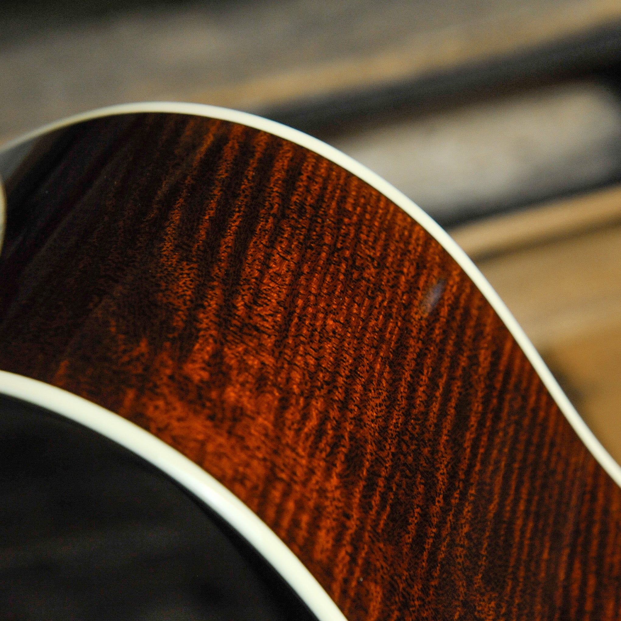 Santa Cruz Dreadnought Quilted Mahogany Upgrade Acoustic Guitar