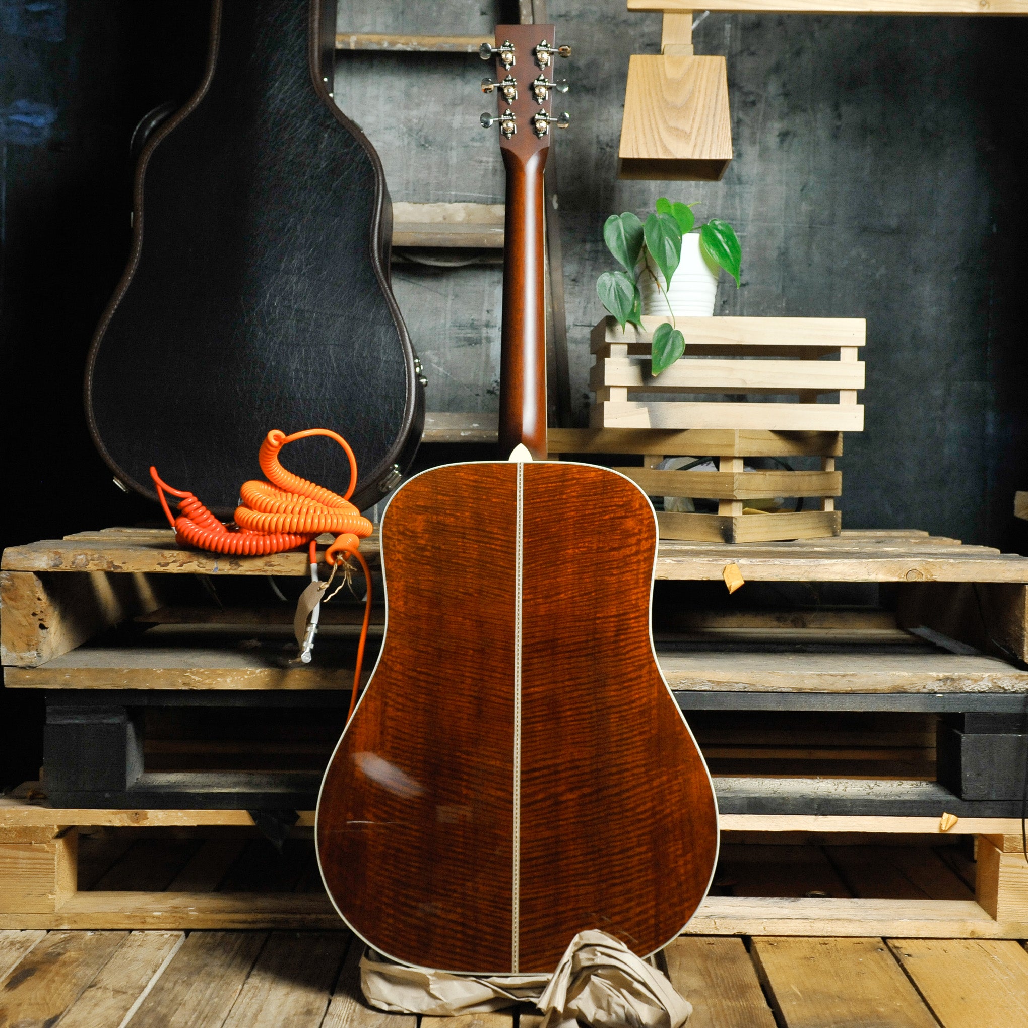 Santa Cruz Dreadnought Quilted Mahogany Upgrade Acoustic Guitar
