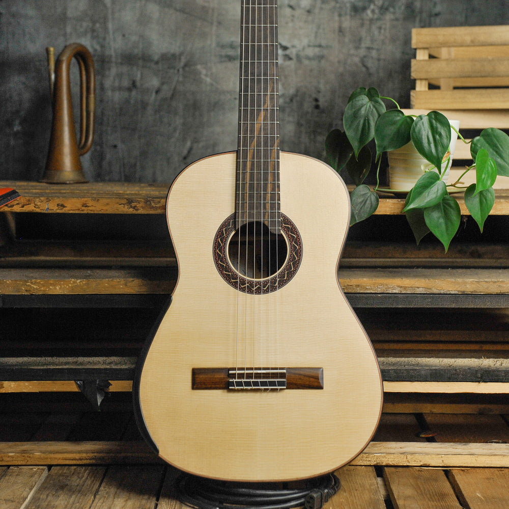 Steve Toscano Concert Classical Padauk Spruce w/Case