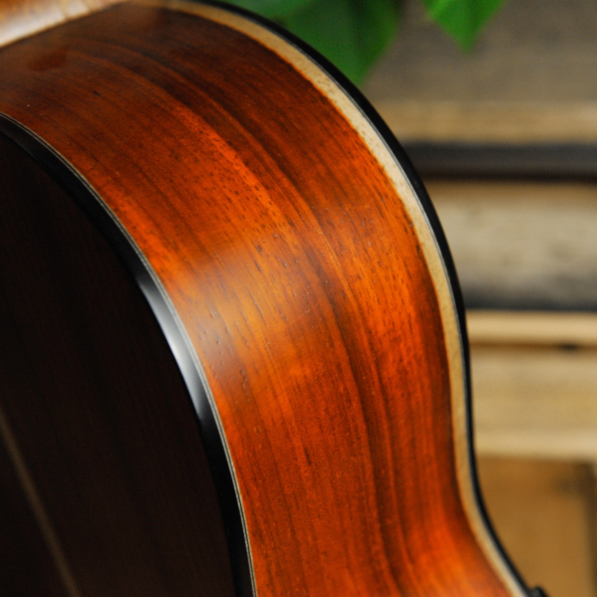 Steve Toscano Concert Classical Padauk Spruce w/Case