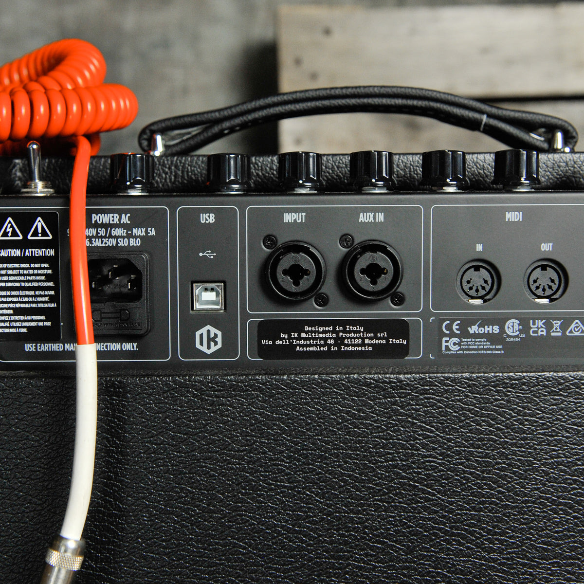 IK Multimedia TONEX CAB Powered FRFR 350W RMS 112 Guitar Cabinet