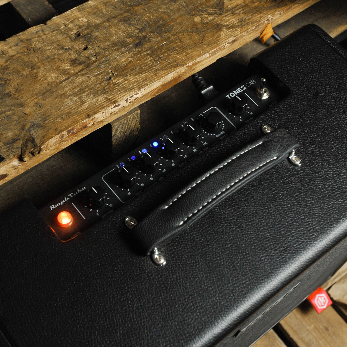 IK Multimedia TONEX CAB Powered FRFR 350W RMS 112 Guitar Cabinet