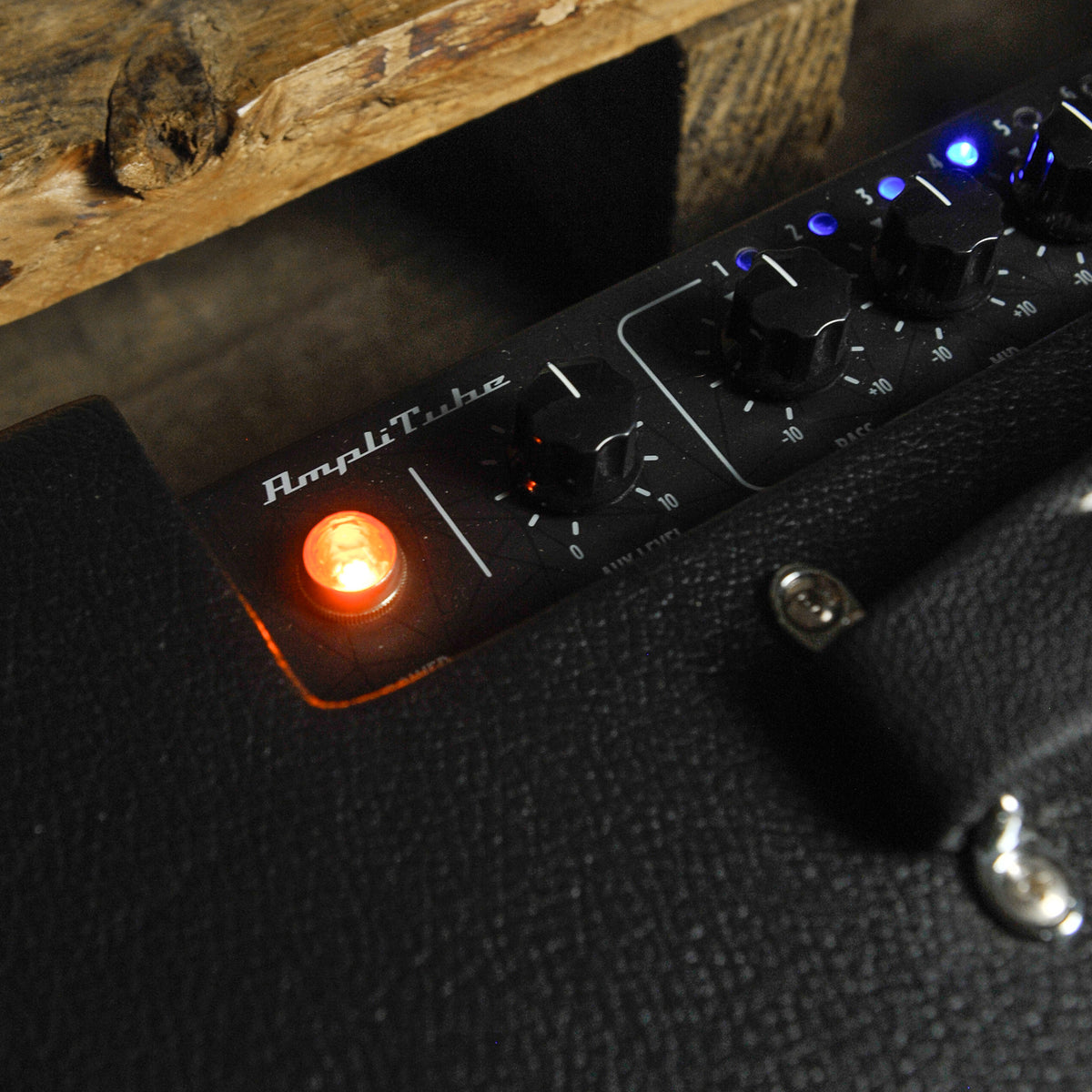 IK Multimedia TONEX CAB Powered FRFR 350W RMS 112 Guitar Cabinet