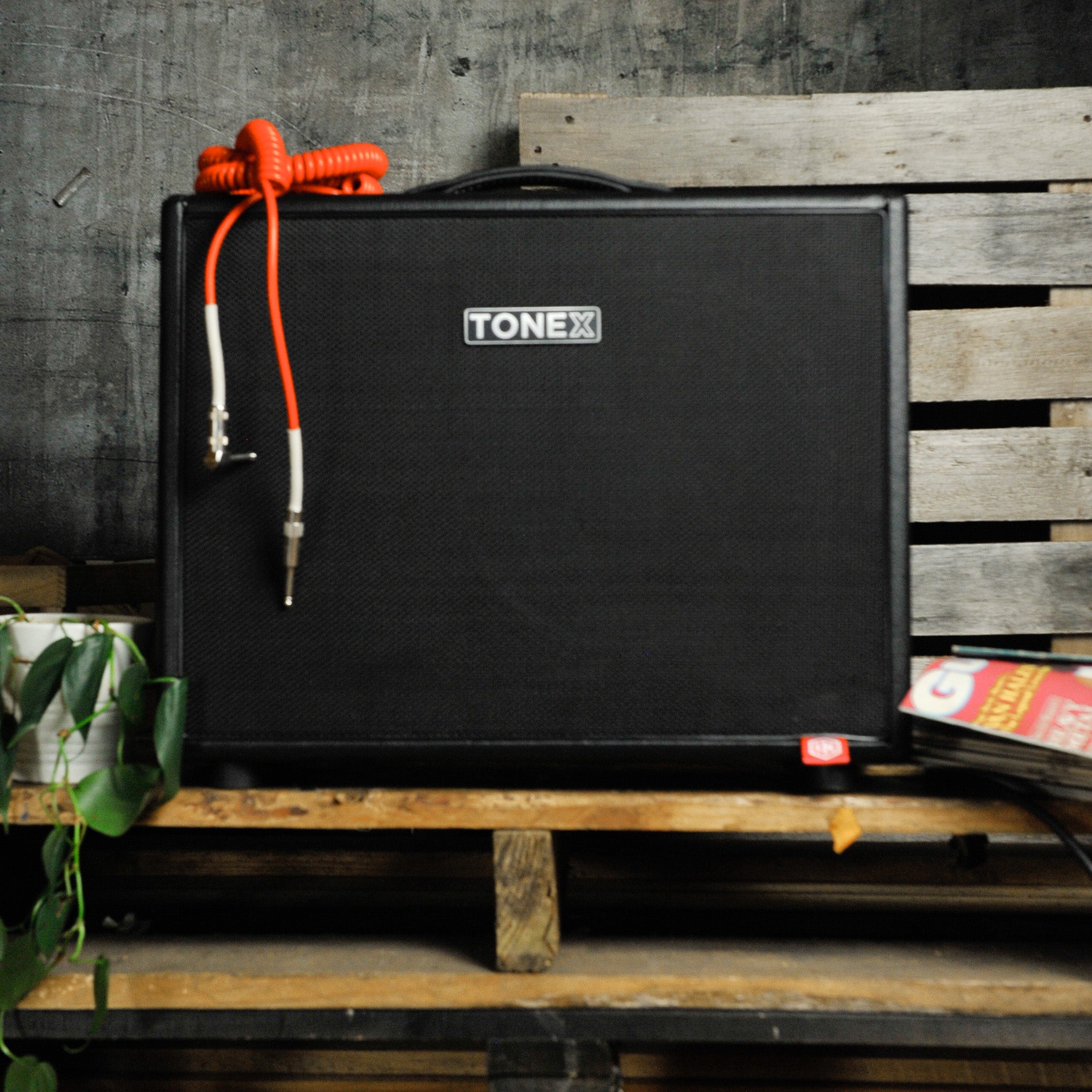 IK Multimedia TONEX CAB Powered FRFR 350W RMS 112 Guitar Cabinet