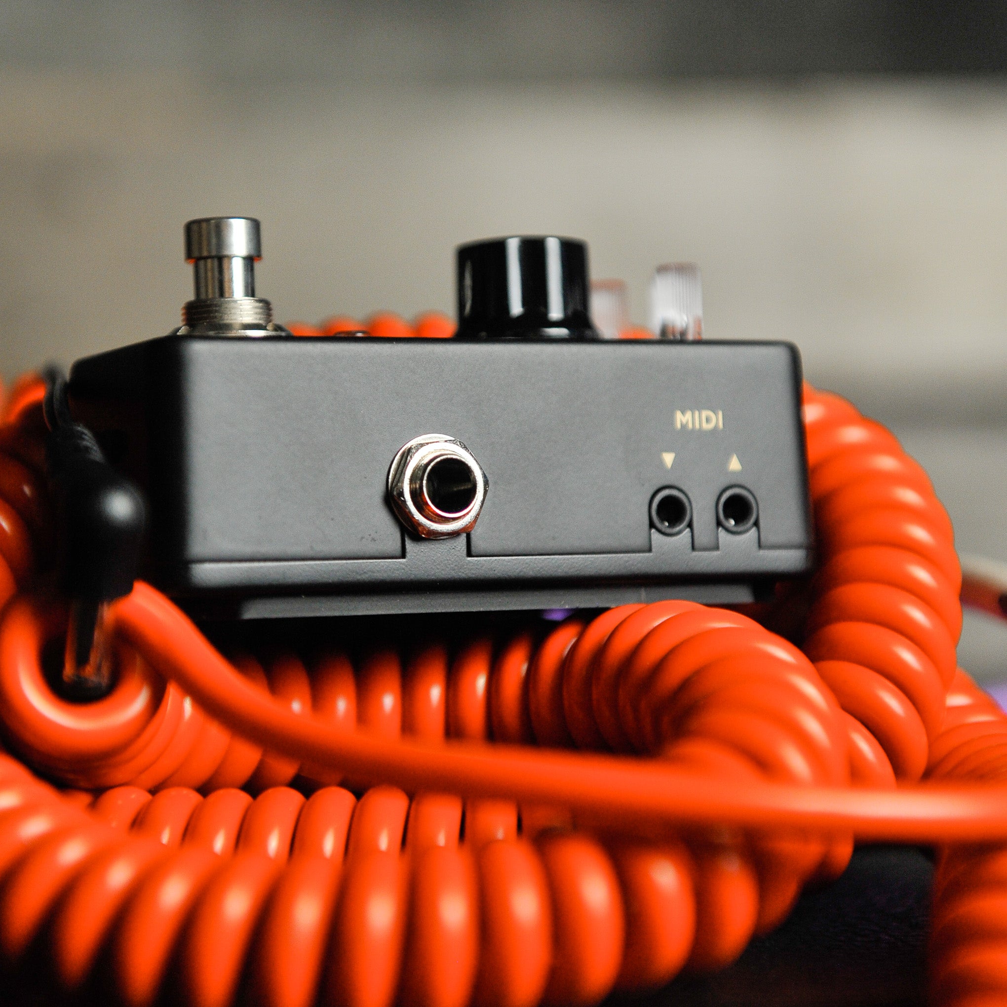 IK Multimedia TONEX ONE + Pedal w/Bluetooth & MIDI In/Out Pedal