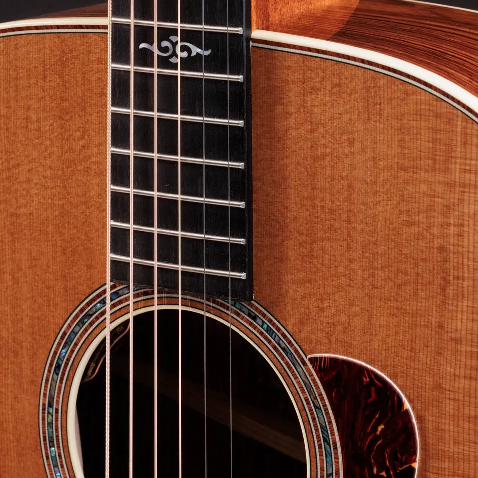 Taylor Gold Label 810e Acoustic Electric Guitar w/Case
