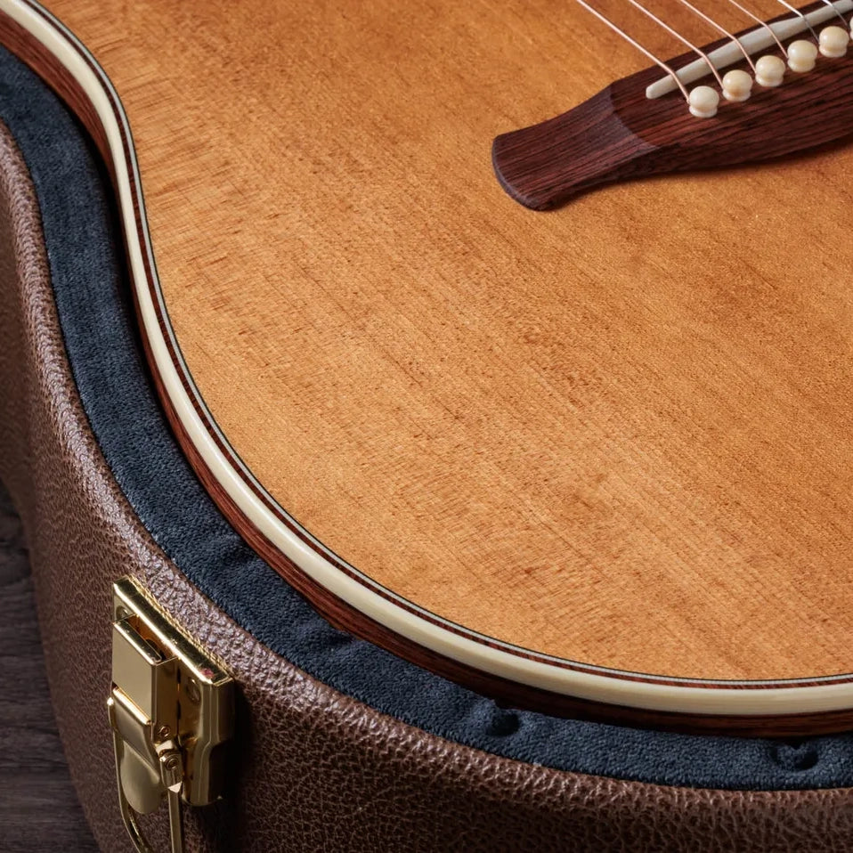 Taylor Gold Label 810e Acoustic Electric Guitar w/Case