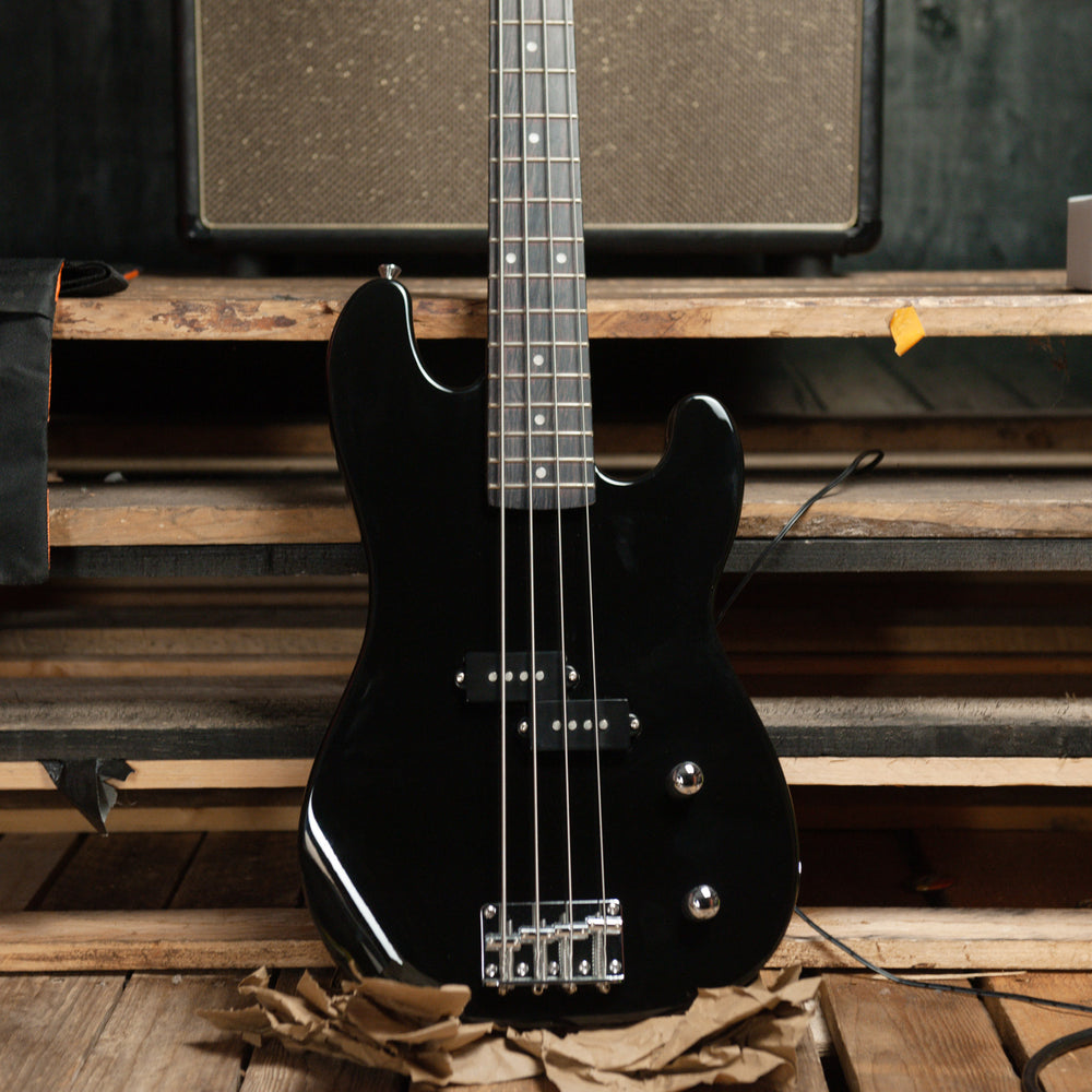 Artist P-Bass Black Short Scale - Used