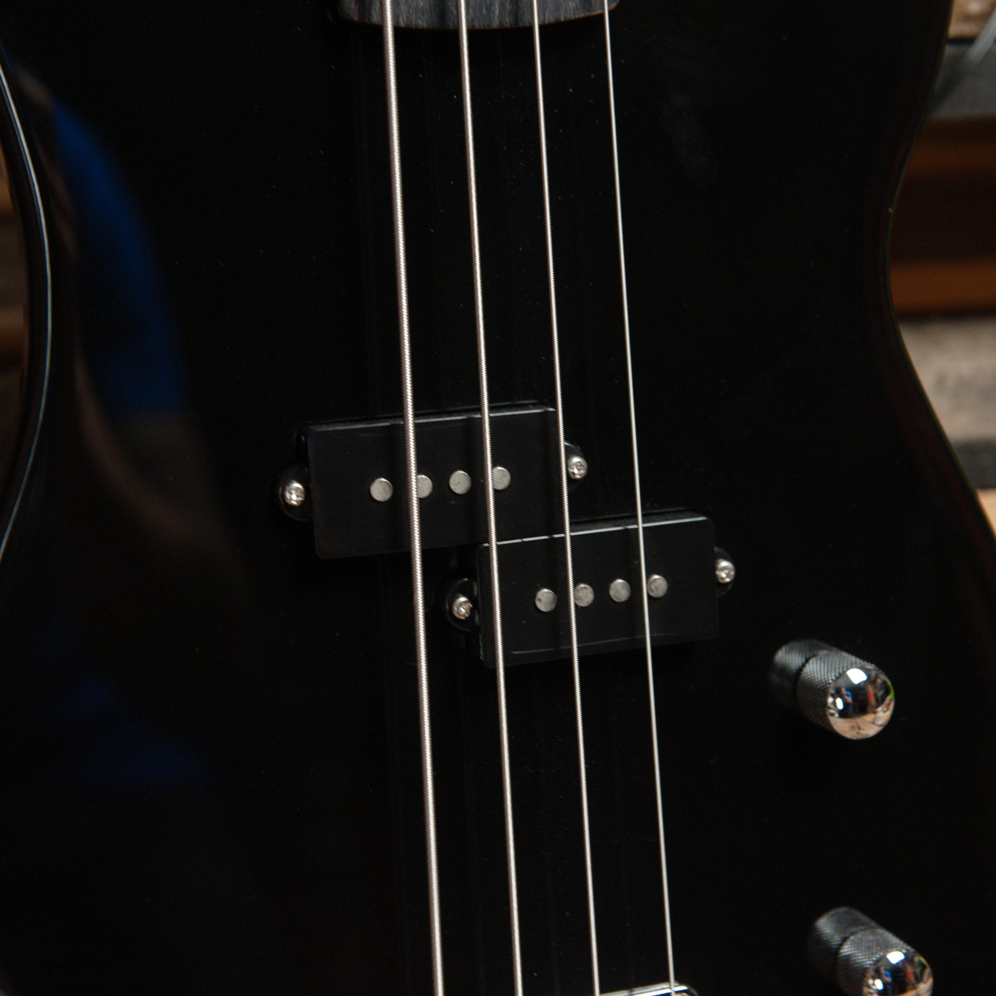 Artist P-Bass Black Short Scale - Used