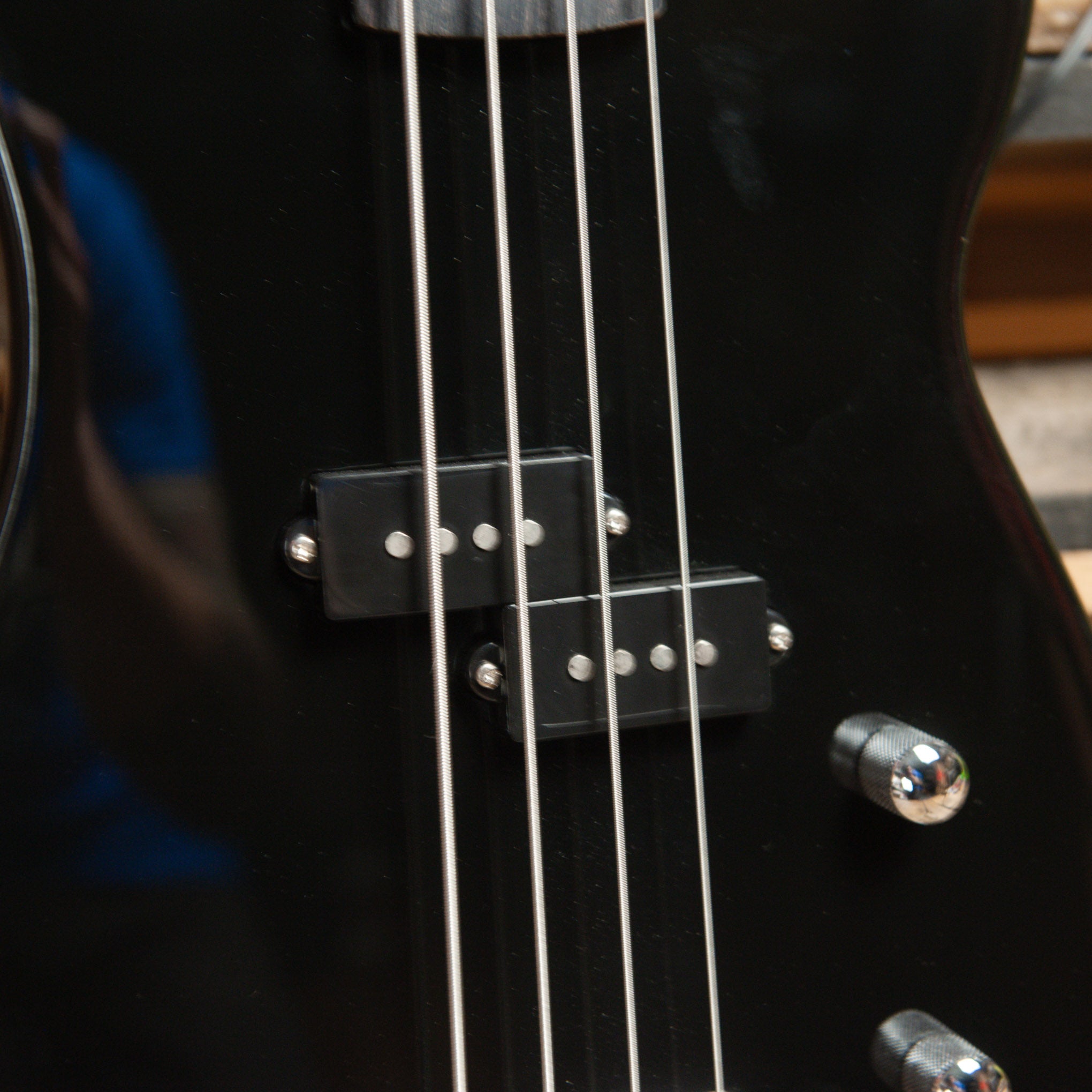 Artist P-Bass Black Short Scale - Used