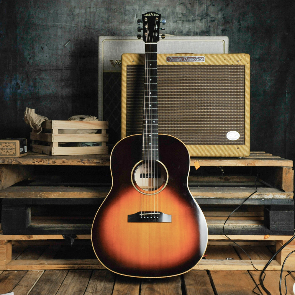 Avalon D340A Americana Maple & Spruce Sunburst w/Case