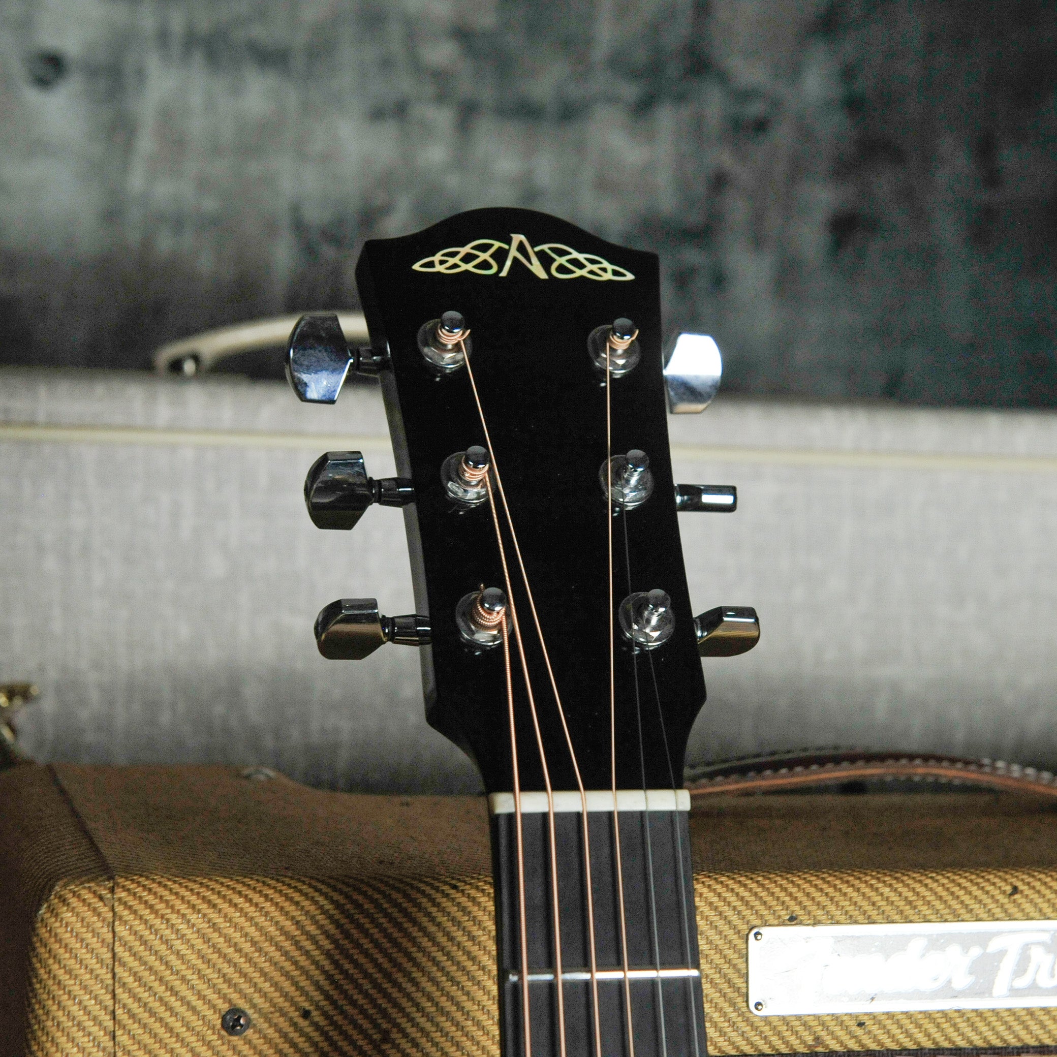 Avalon D340A Americana Maple & Spruce Sunburst w/Case