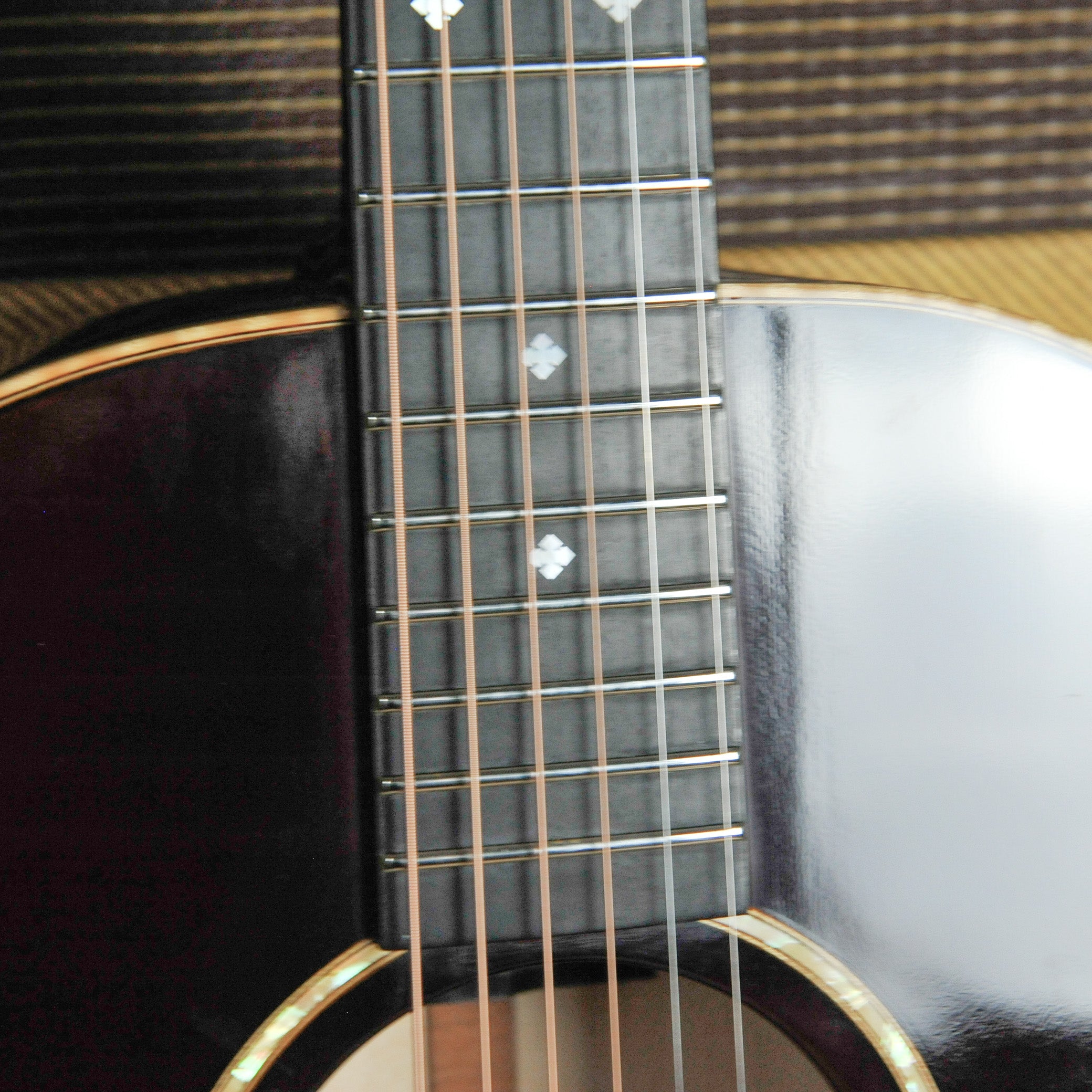 Avalon D340A Americana Maple & Spruce Sunburst w/Case