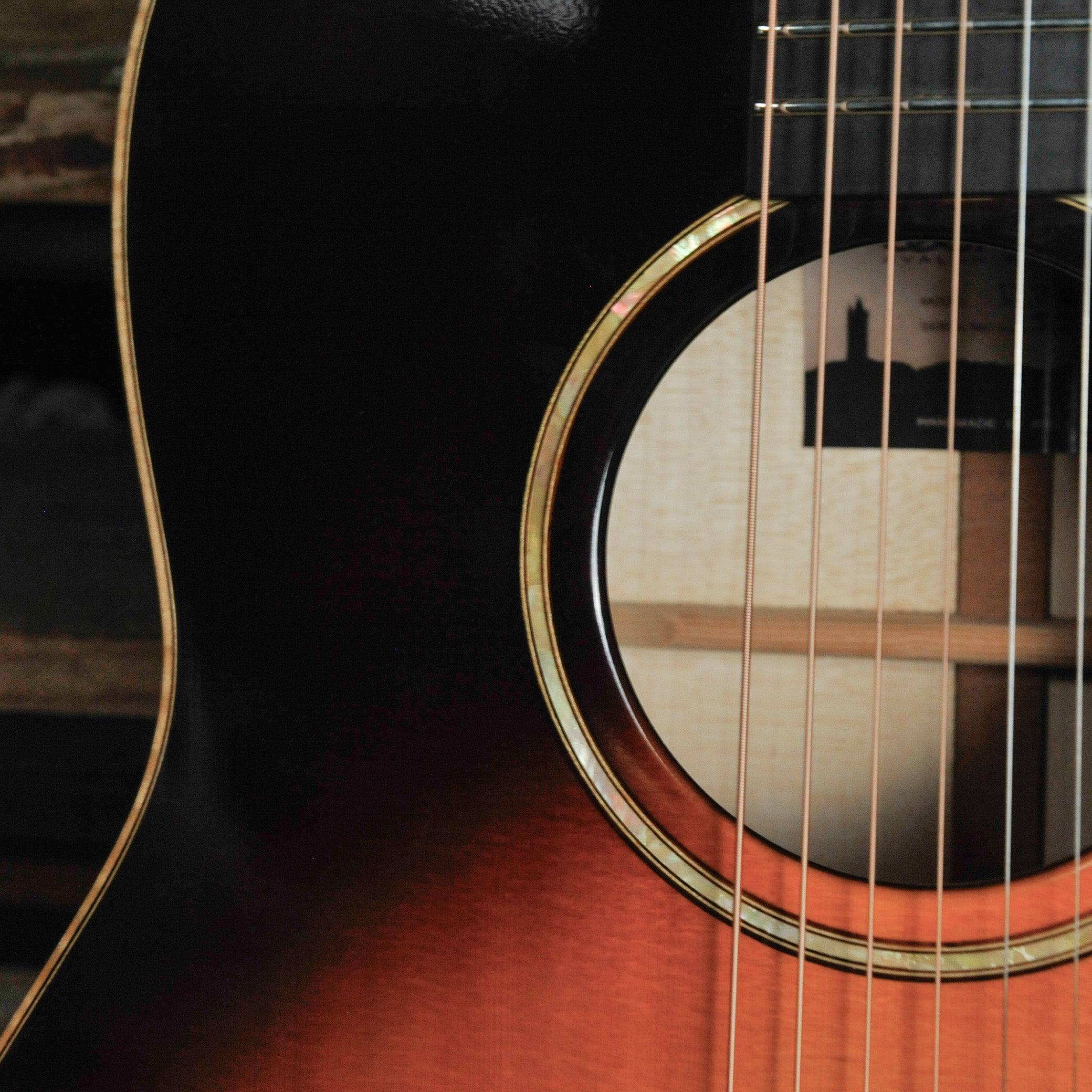 Avalon D340A Americana Maple & Spruce Sunburst w/Case