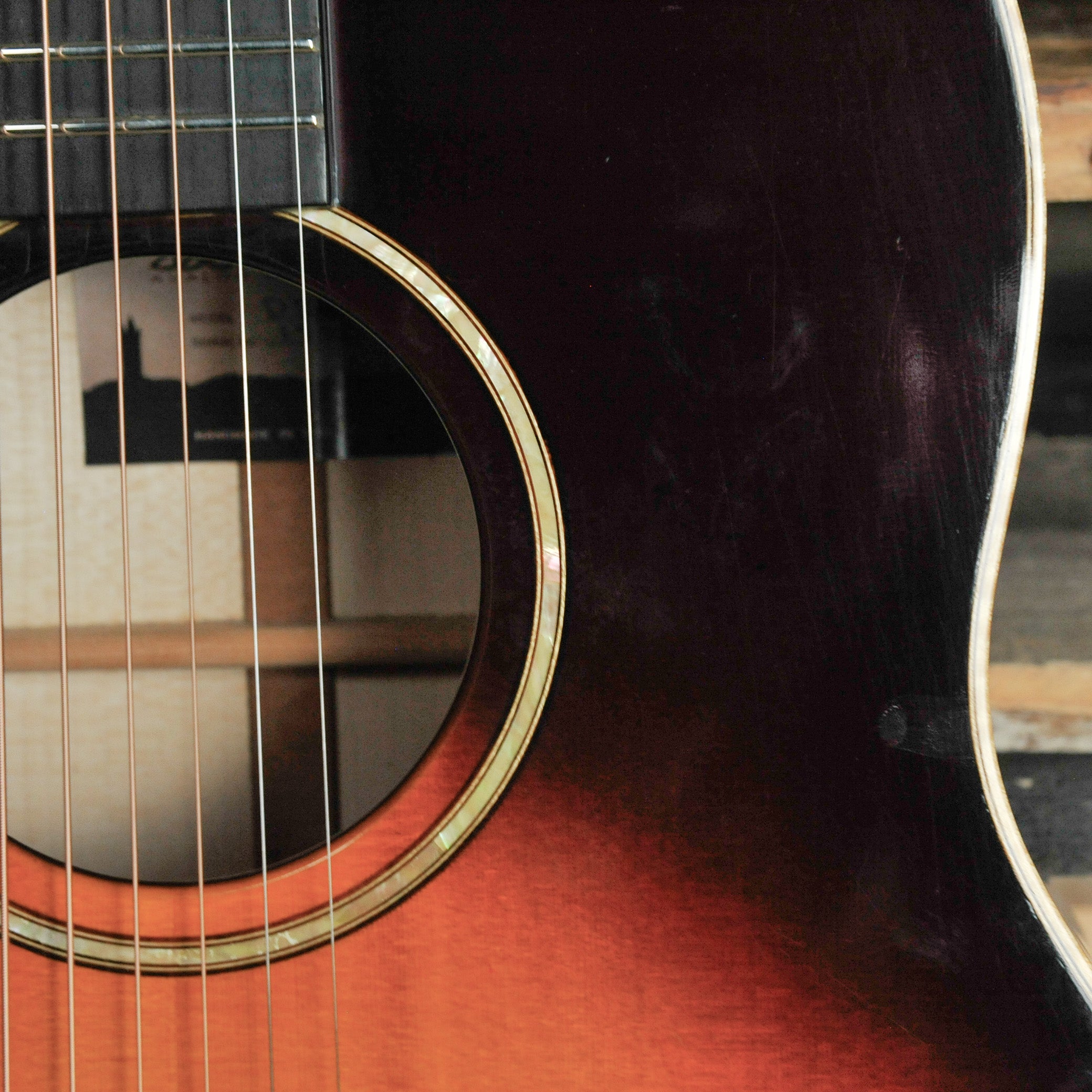 Avalon D340A Americana Maple & Spruce Sunburst w/Case