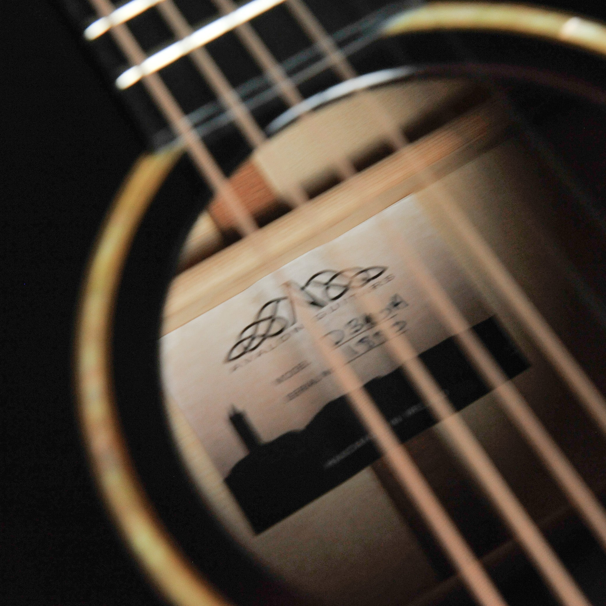 Avalon D340A Americana Maple & Spruce Sunburst w/Case