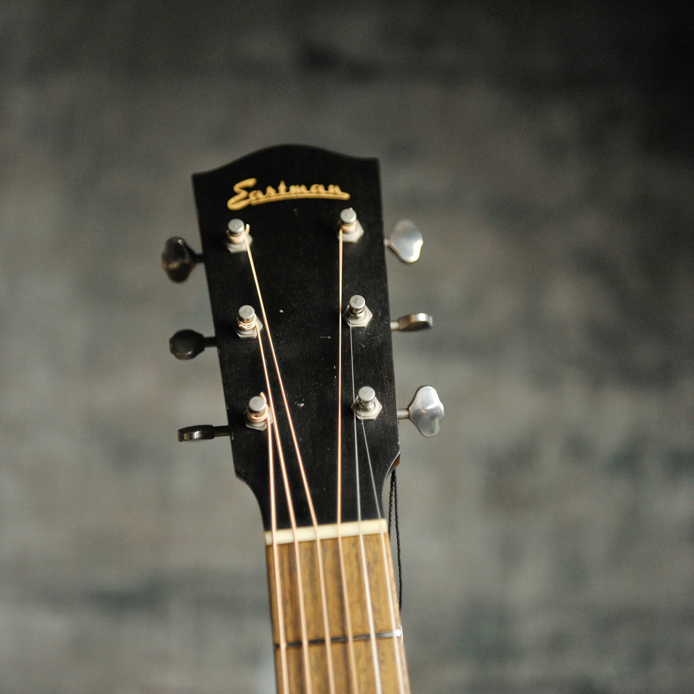 Eastman E20 SS Slope Shoulder Acoustic - LR Baggs Lyric w/Case - Used