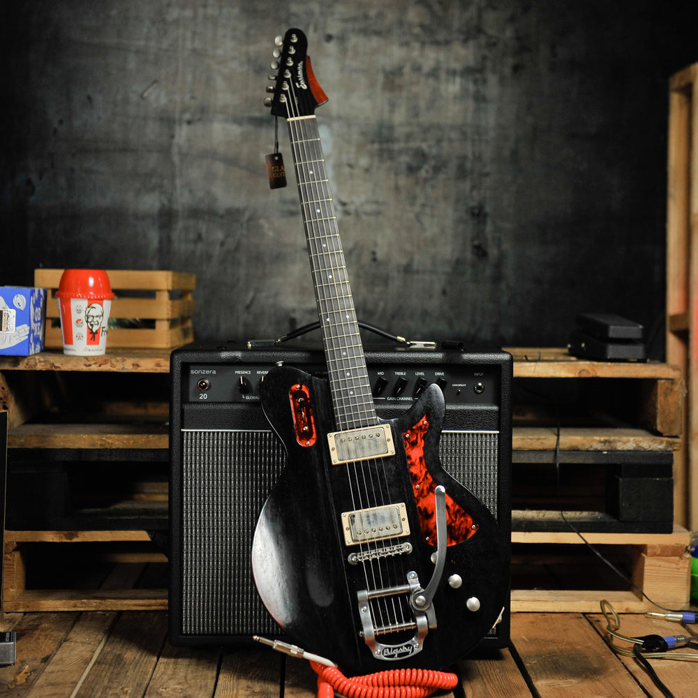 Eastman Juliet Electric Guitar Varnish Finish Black w/Bag - Used