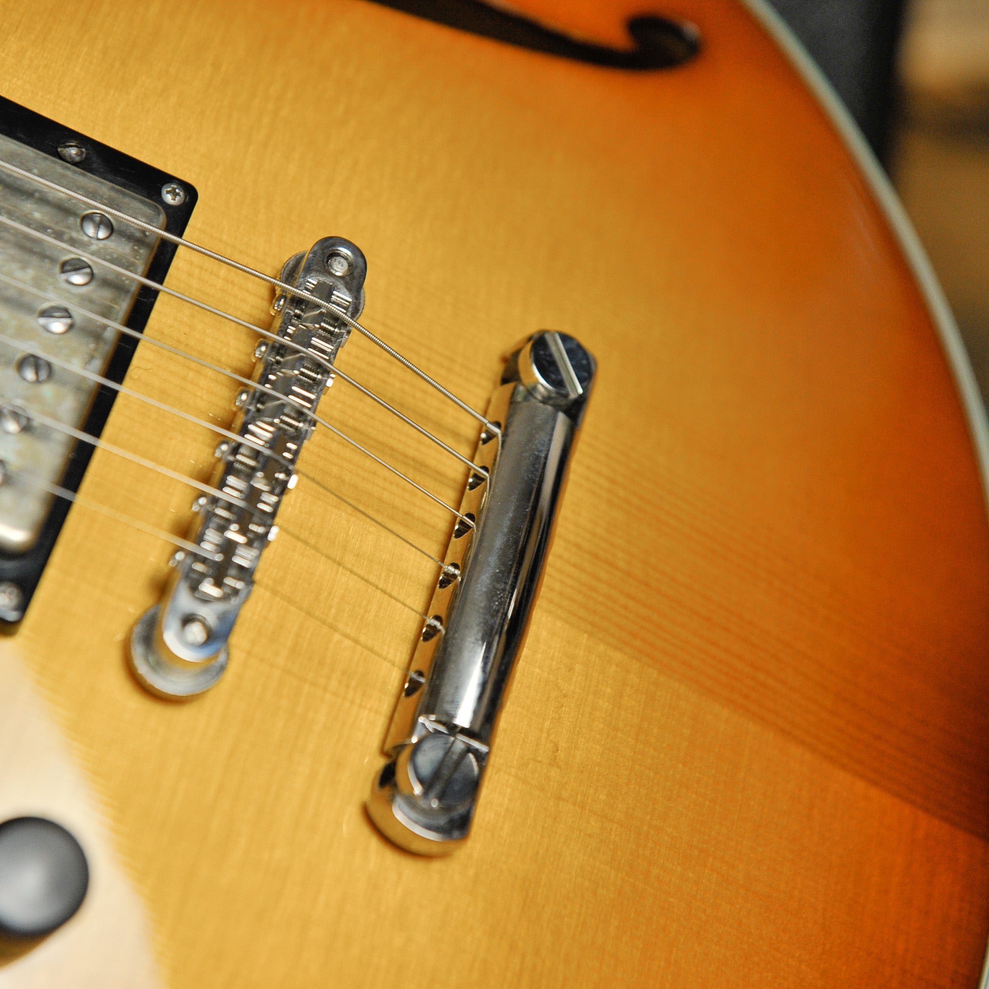 Eastman Romeo Left Hand Gold Burst w/Case - Used