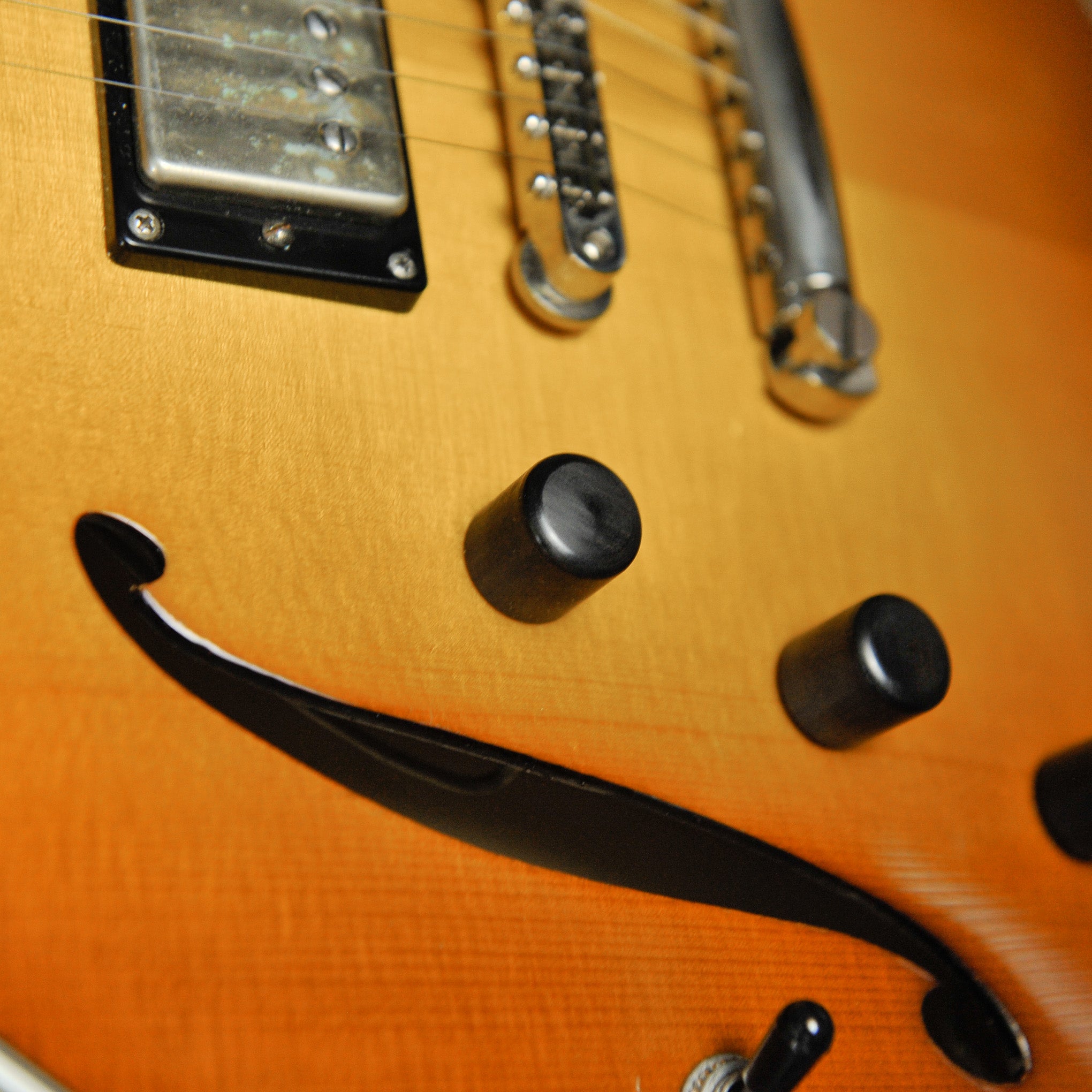 Eastman Romeo Left Hand Gold Burst w/Case - Used