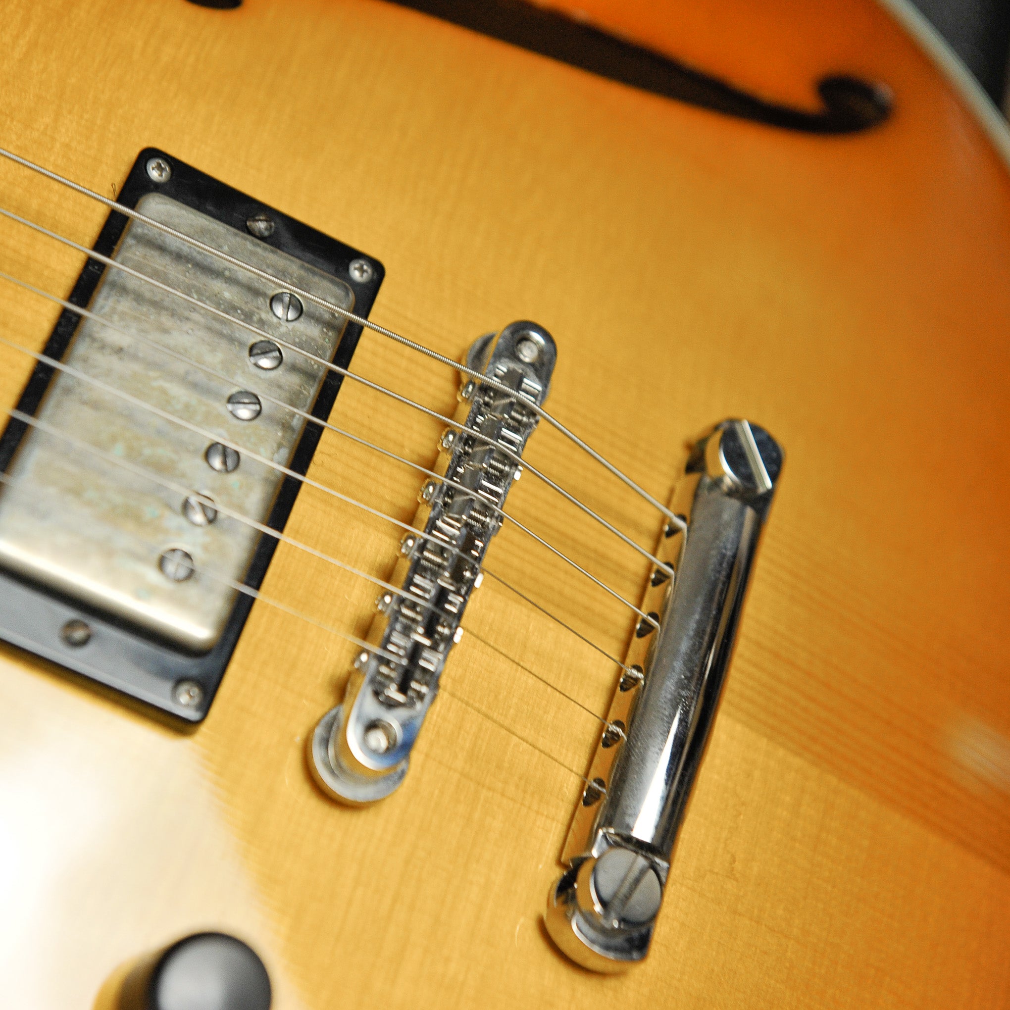 Eastman Romeo Left Hand Gold Burst w/Case - Used