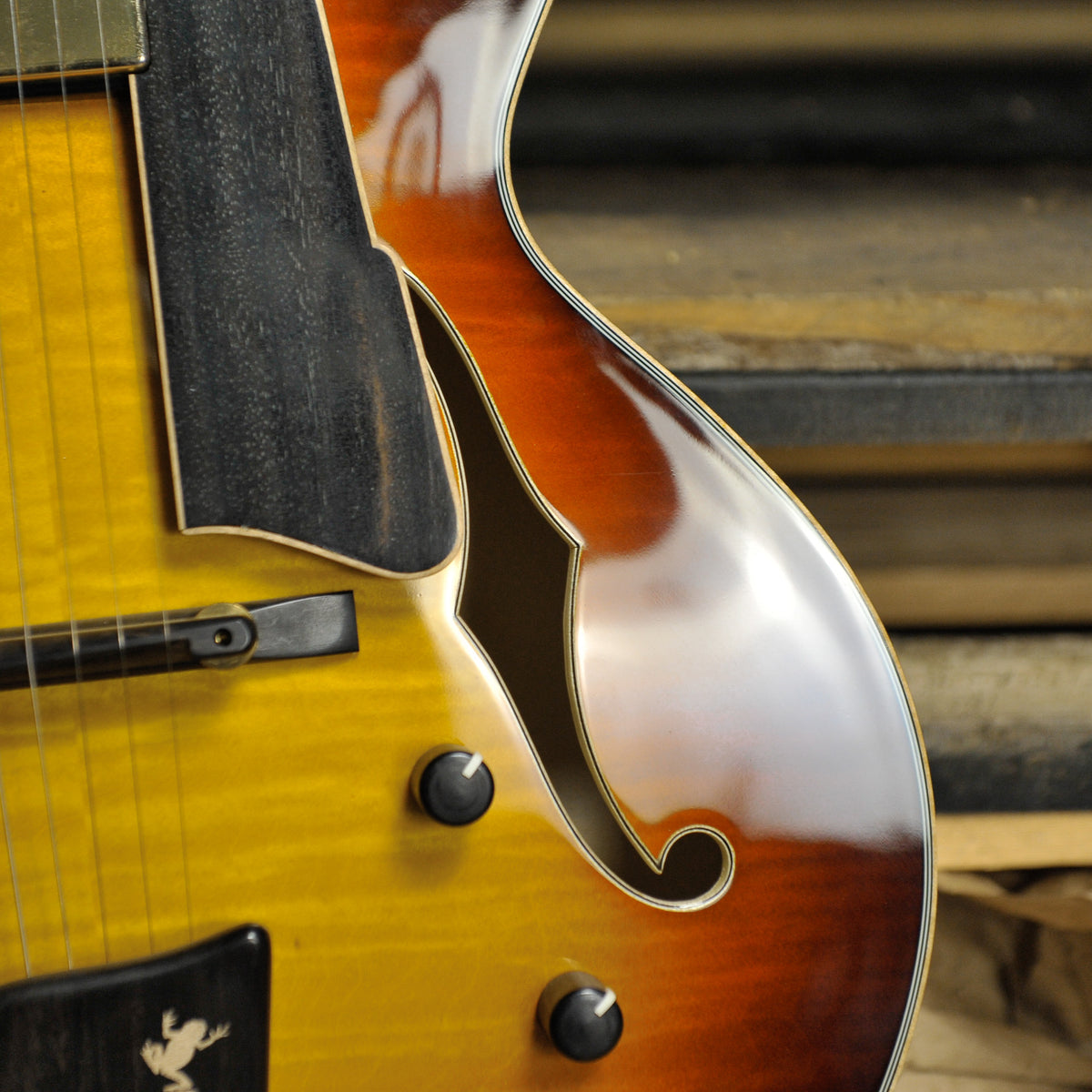 Eastman AR480CE-SB John Pisano Signature Sunburst w/Case - Used