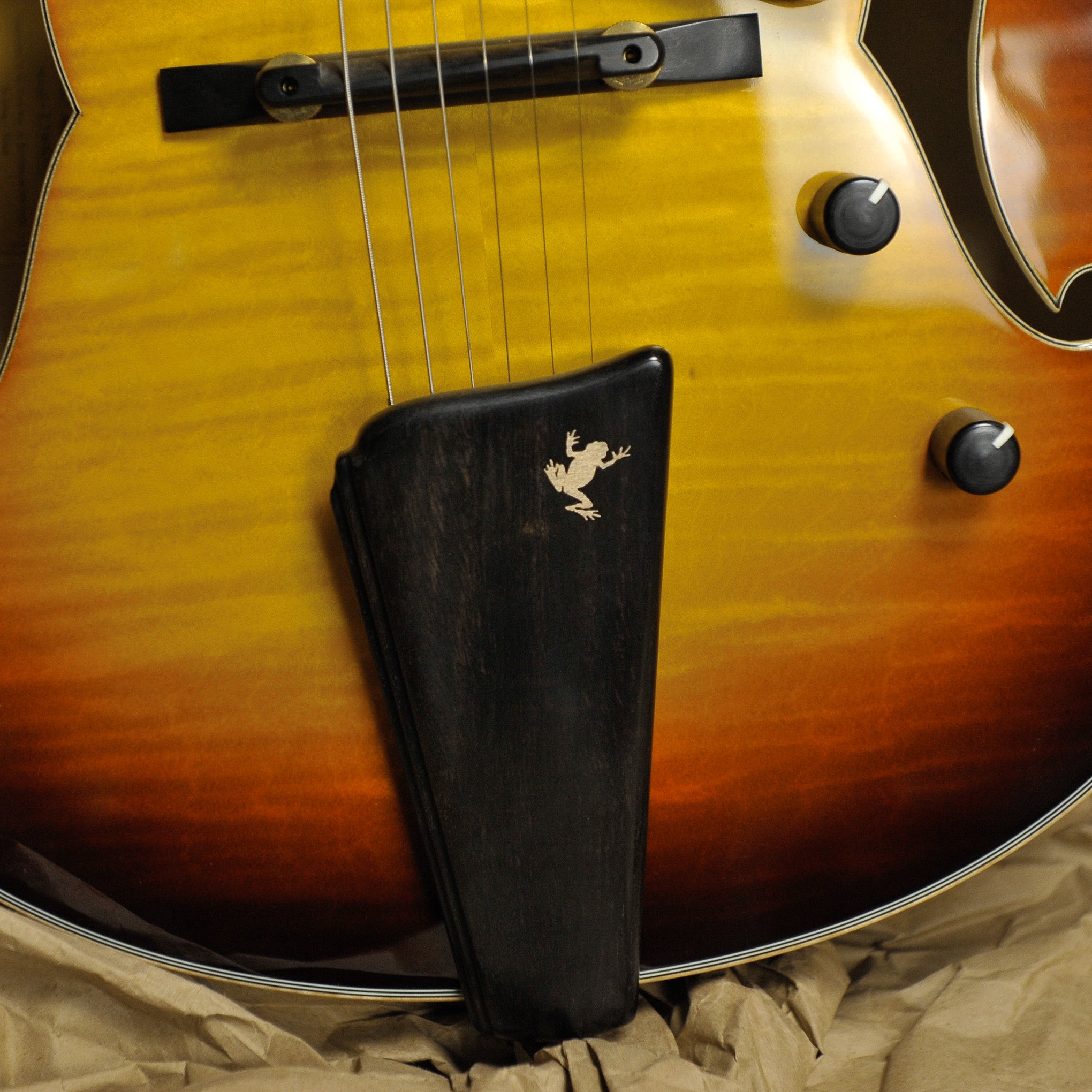 Eastman AR480CE-SB John Pisano Signature Sunburst w/Case - Used