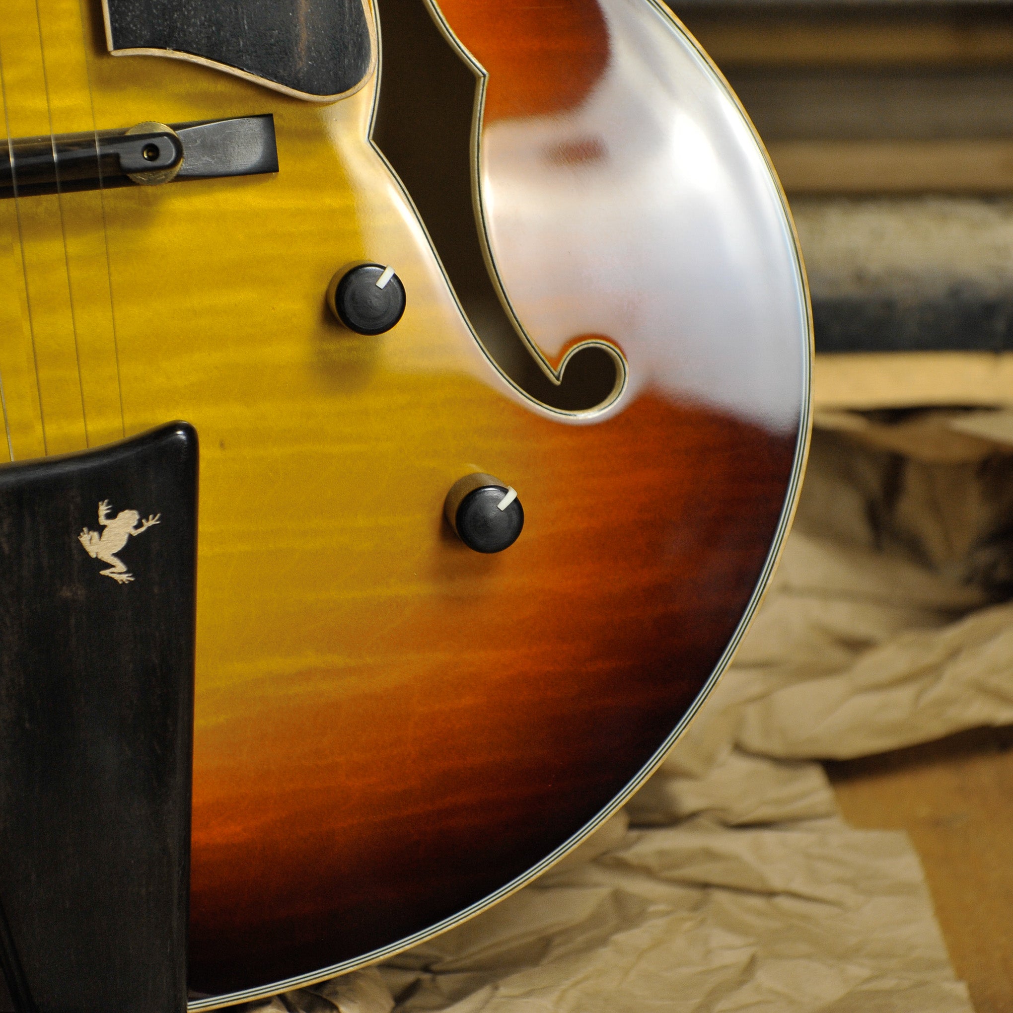 Eastman AR480CE-SB John Pisano Signature Sunburst w/Case - Used