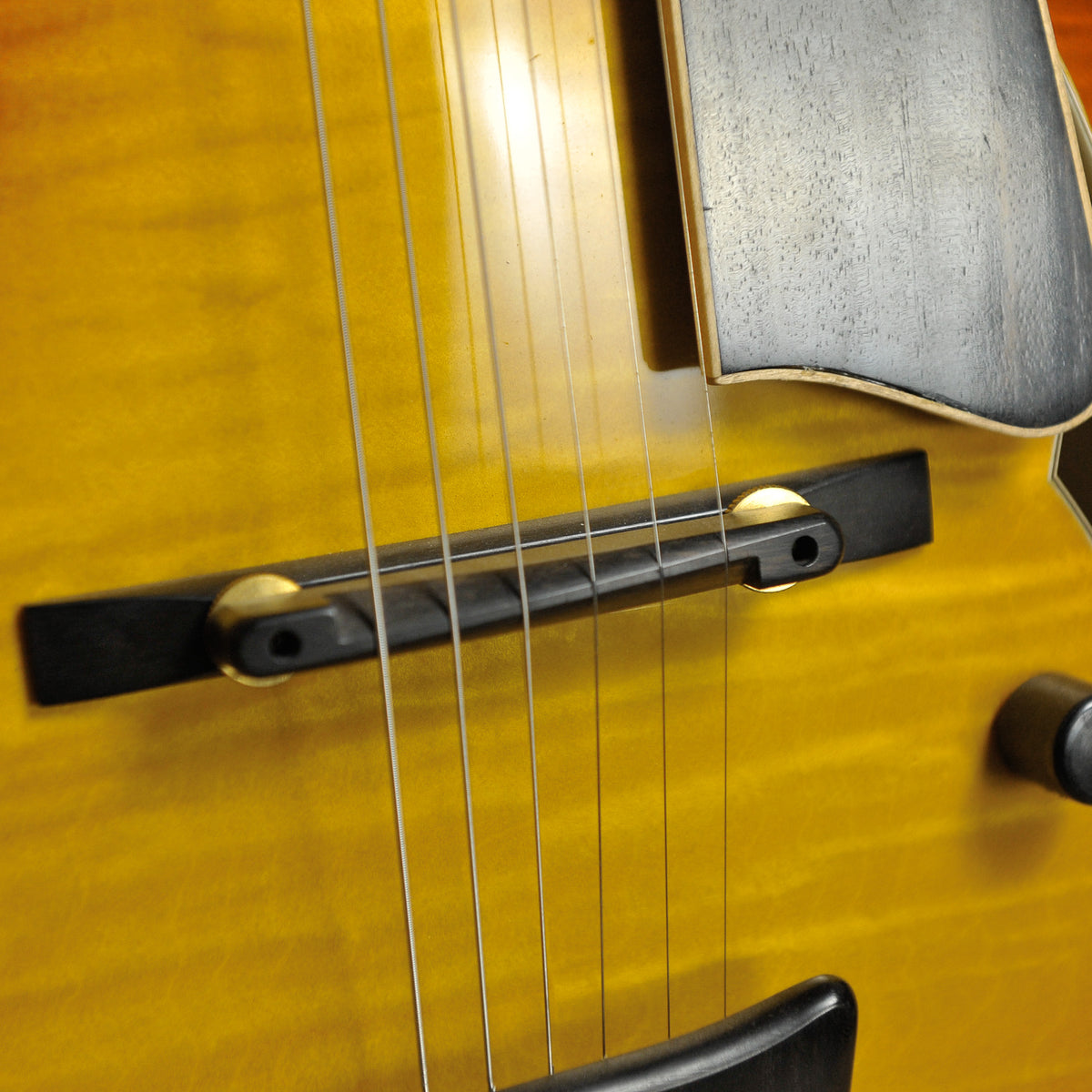 Eastman AR480CE-SB John Pisano Signature Sunburst w/Case - Used