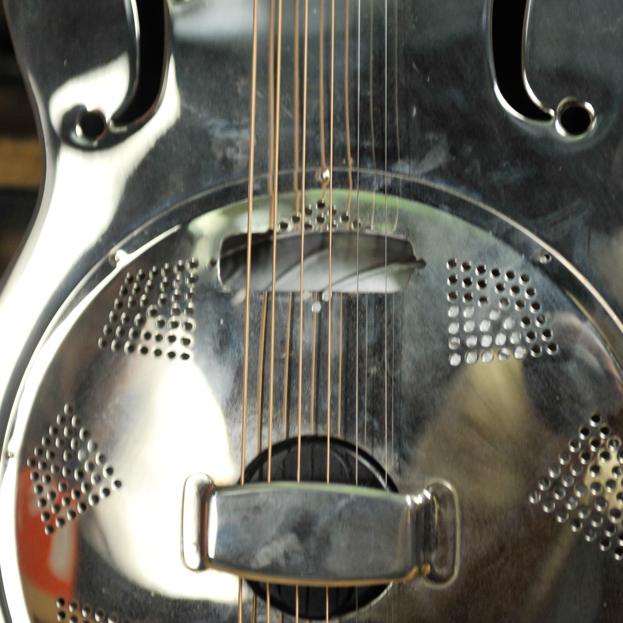 Epiphone MD 100 Resonator With Pickup and Gator Case - Used