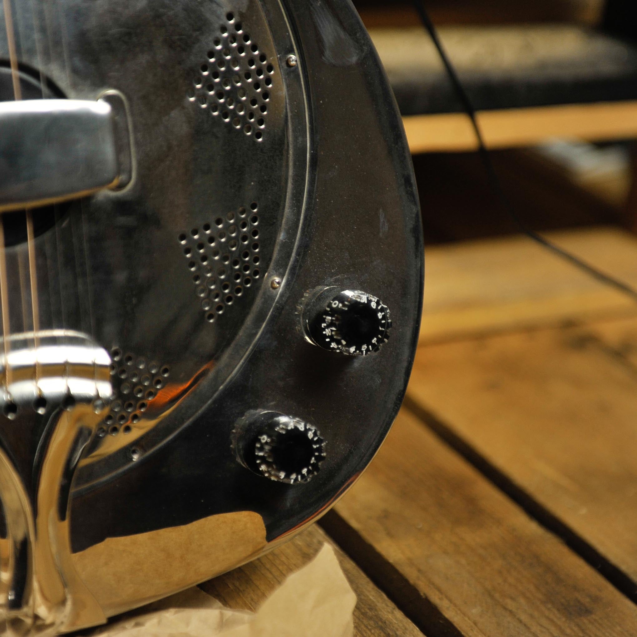 Epiphone MD 100 Resonator With Pickup and Gator Case - Used