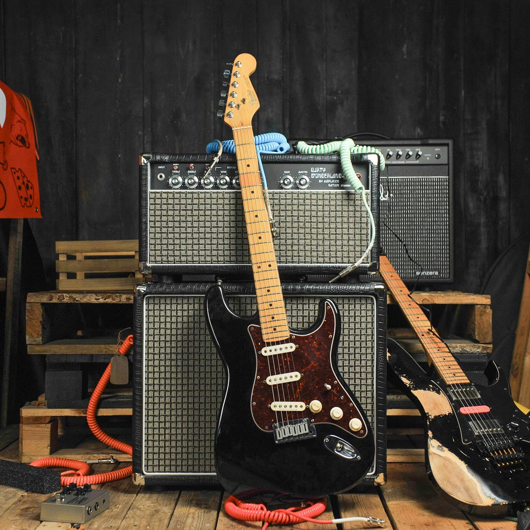 Fender Stratocaster 1984 Black, Maple Fingerboard Seymour Duncan Pickups w/Original Case - Used