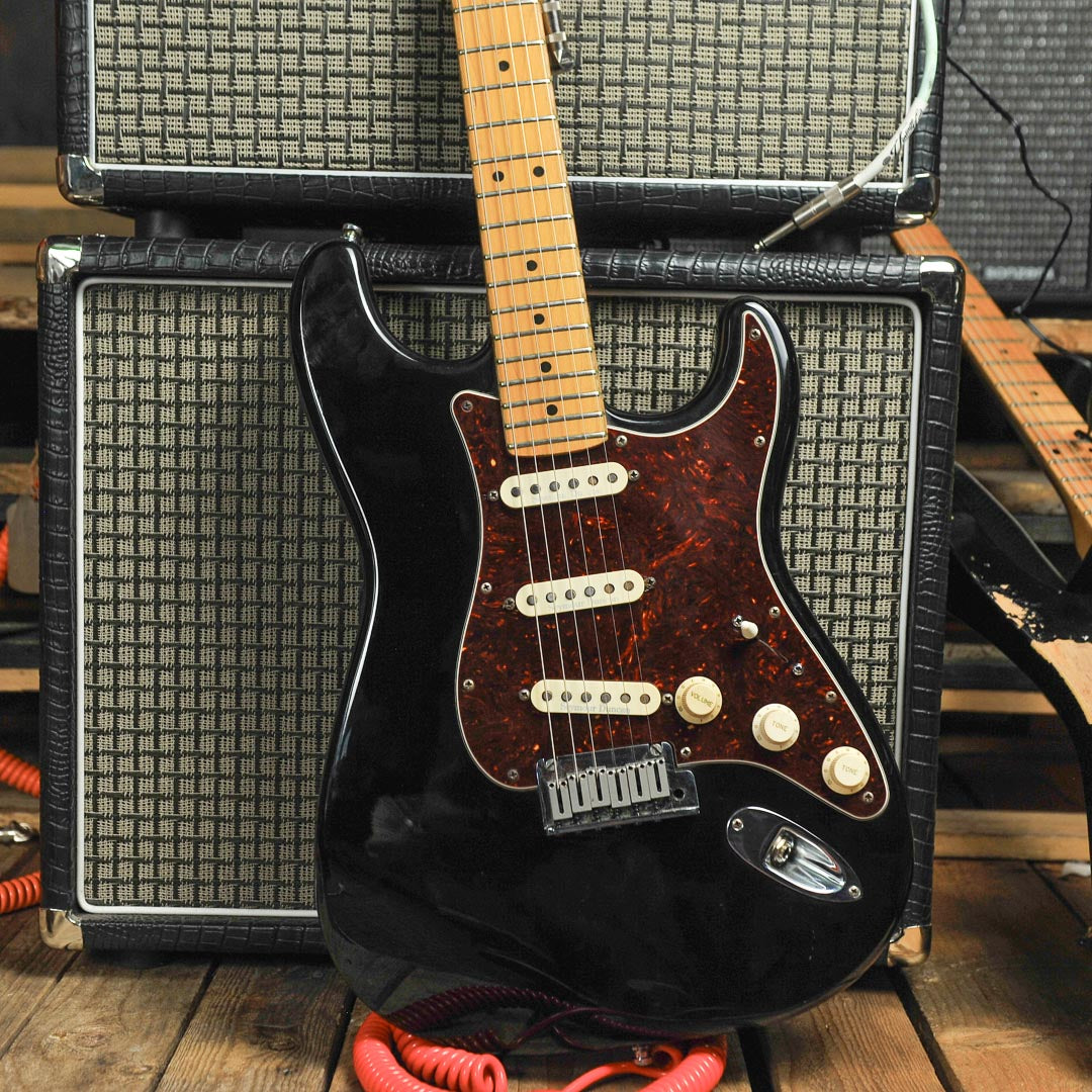 Fender Stratocaster 1984 Black, Maple Fingerboard Seymour Duncan Pickups w/Original Case - Used