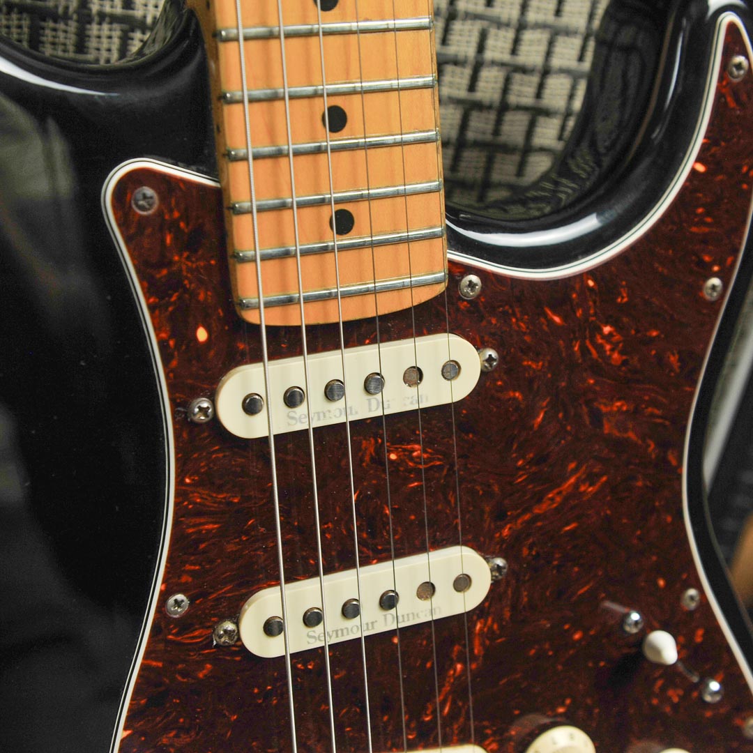 Fender Stratocaster 1984 Black, Maple Fingerboard Seymour Duncan Pickups w/Original Case - Used